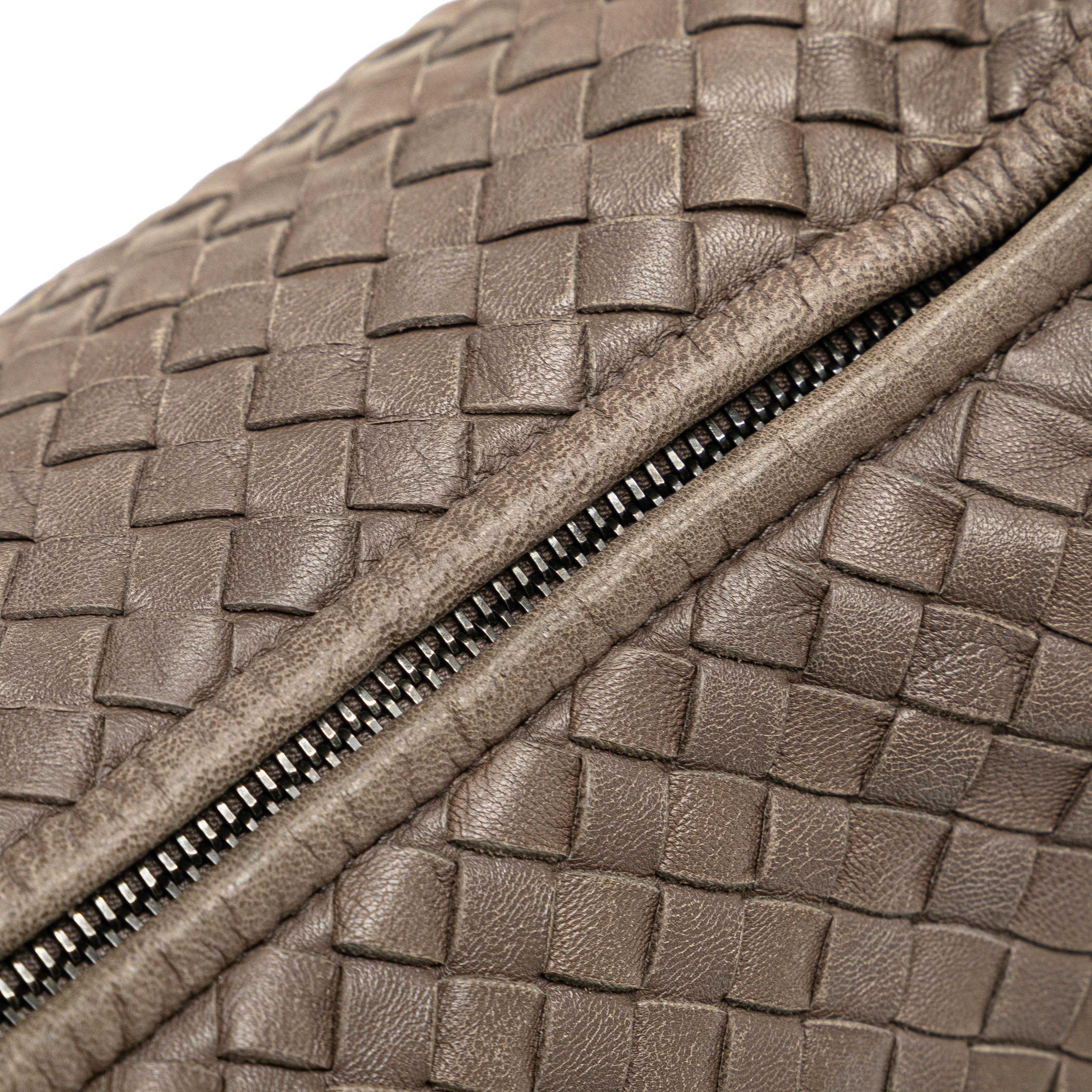 Bottega Veneta Medium Intrecciato Belly Hobo (SHG-GaUjlT)