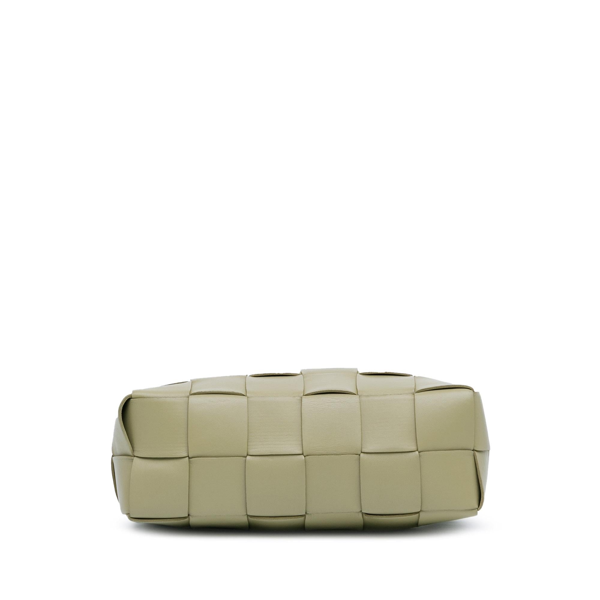 Bottega Veneta Medium Intrecciato Brick Cassette (SHG-vxs423)