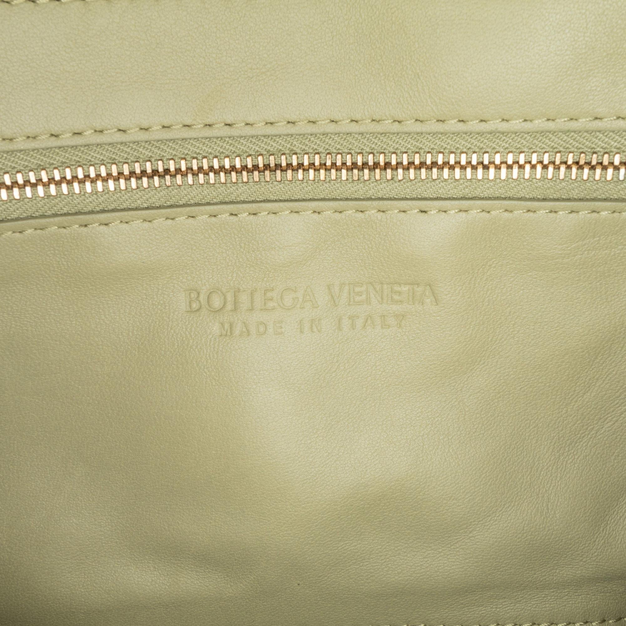 Bottega Veneta Medium Intrecciato Brick Cassette (SHG-vxs423)