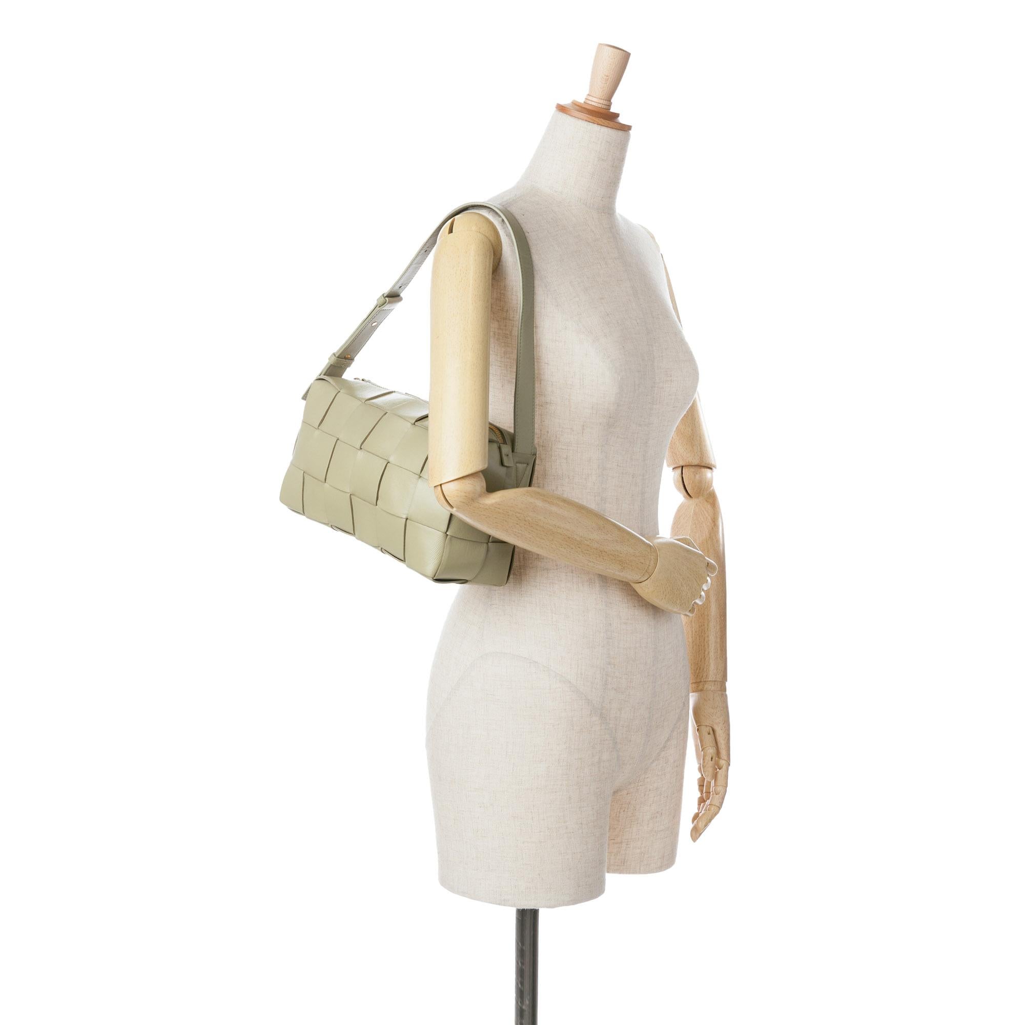 Bottega Veneta Medium Intrecciato Brick Cassette (SHG-vxs423)