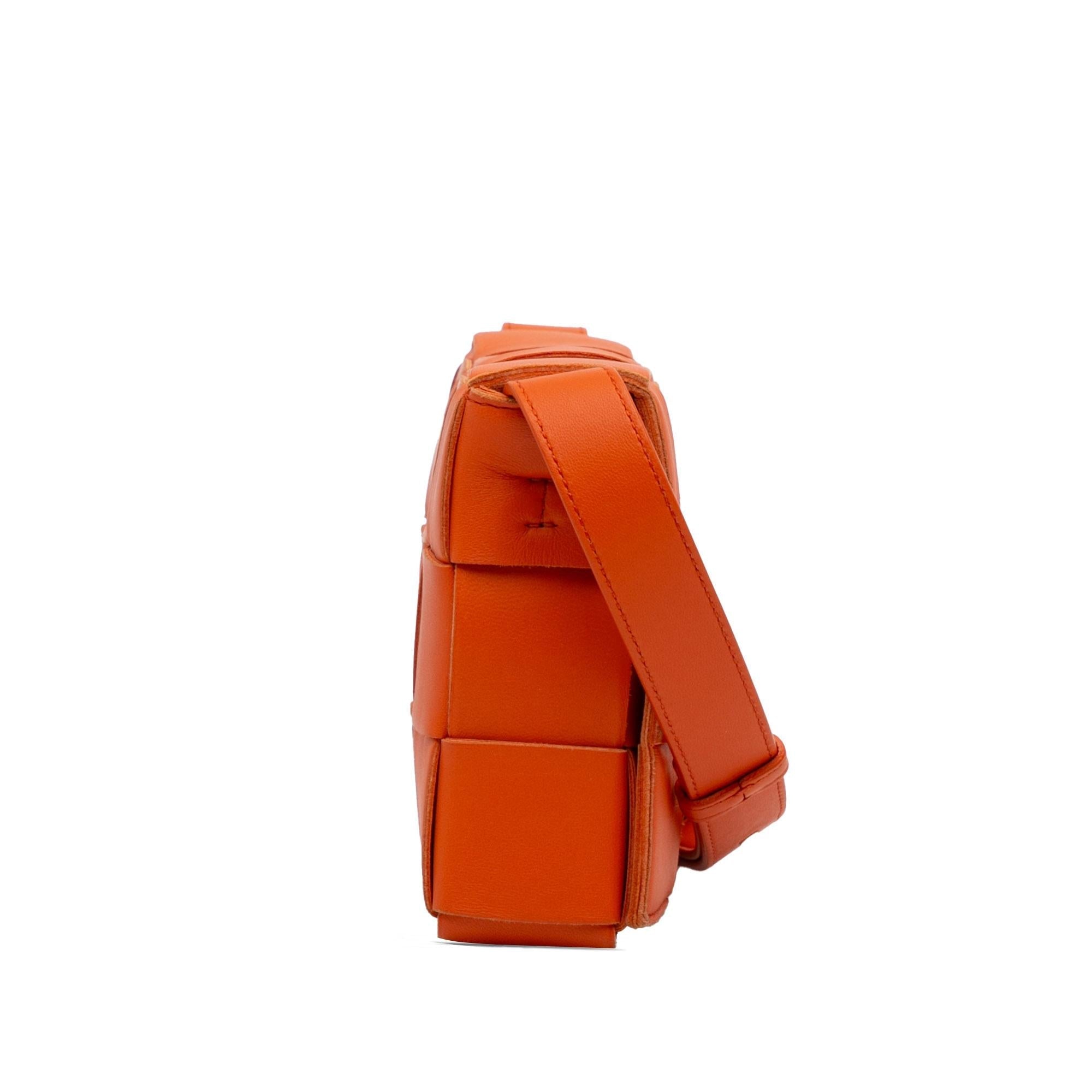 Bottega Veneta Medium Intrecciato Cassette (SHG-SDckAD)