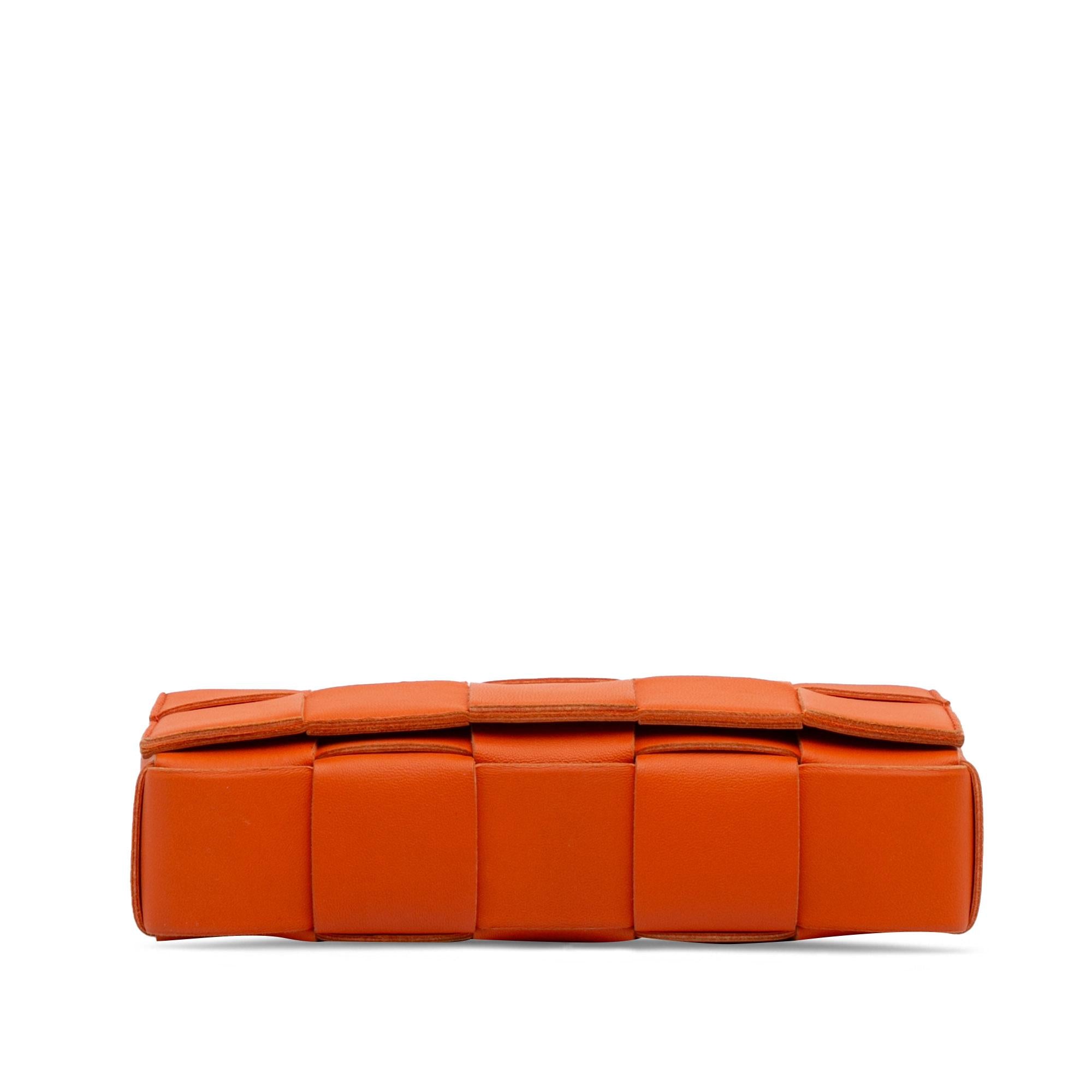 Bottega Veneta Medium Intrecciato Cassette (SHG-SDckAD)