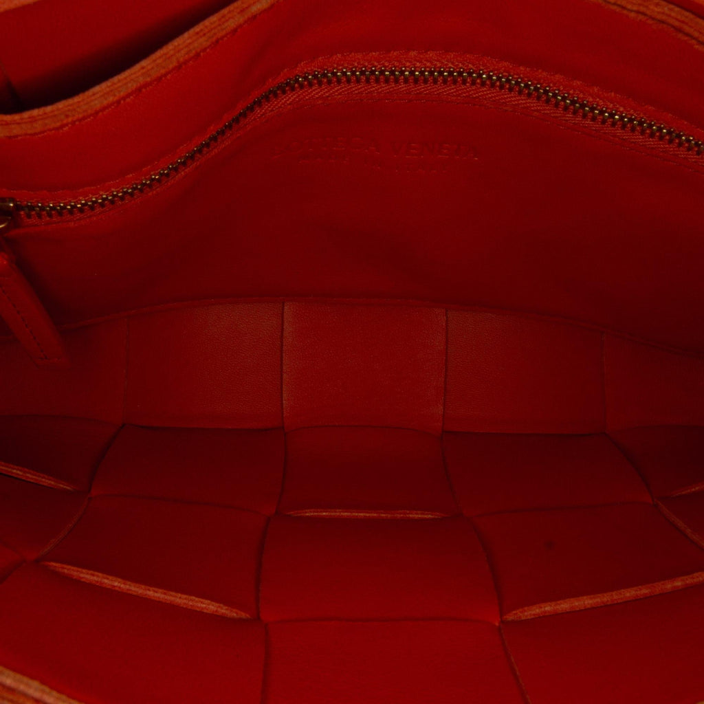 Bottega Veneta Medium Intrecciato Cassette (SHG-SDckAD)
