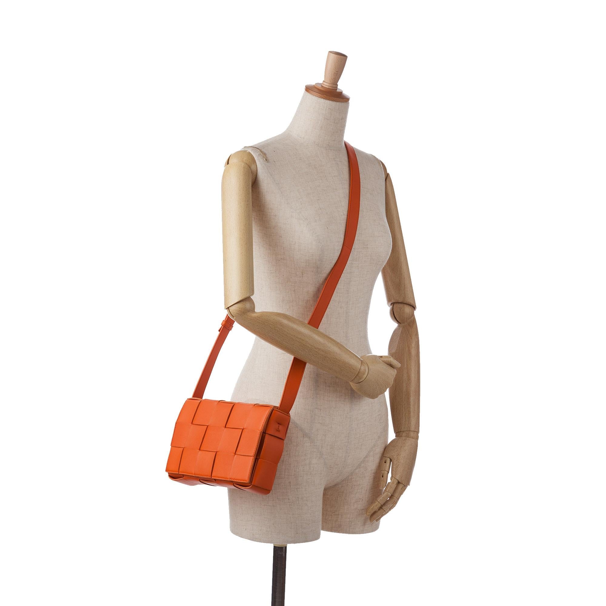 Bottega Veneta Medium Intrecciato Cassette (SHG-SDckAD)