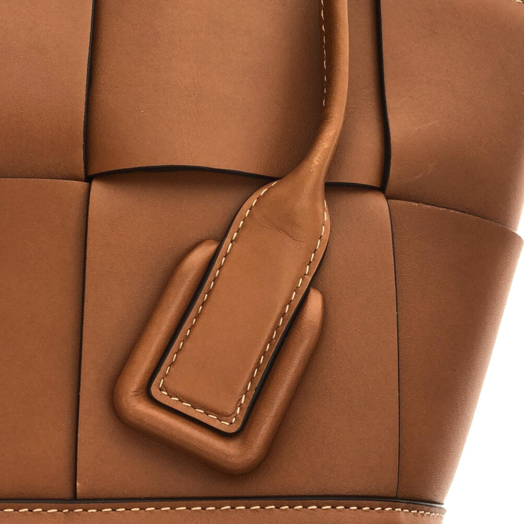 Bottega Veneta Medium Maxi Intrecciato Arco Bag (SHG-6R9Y5V)