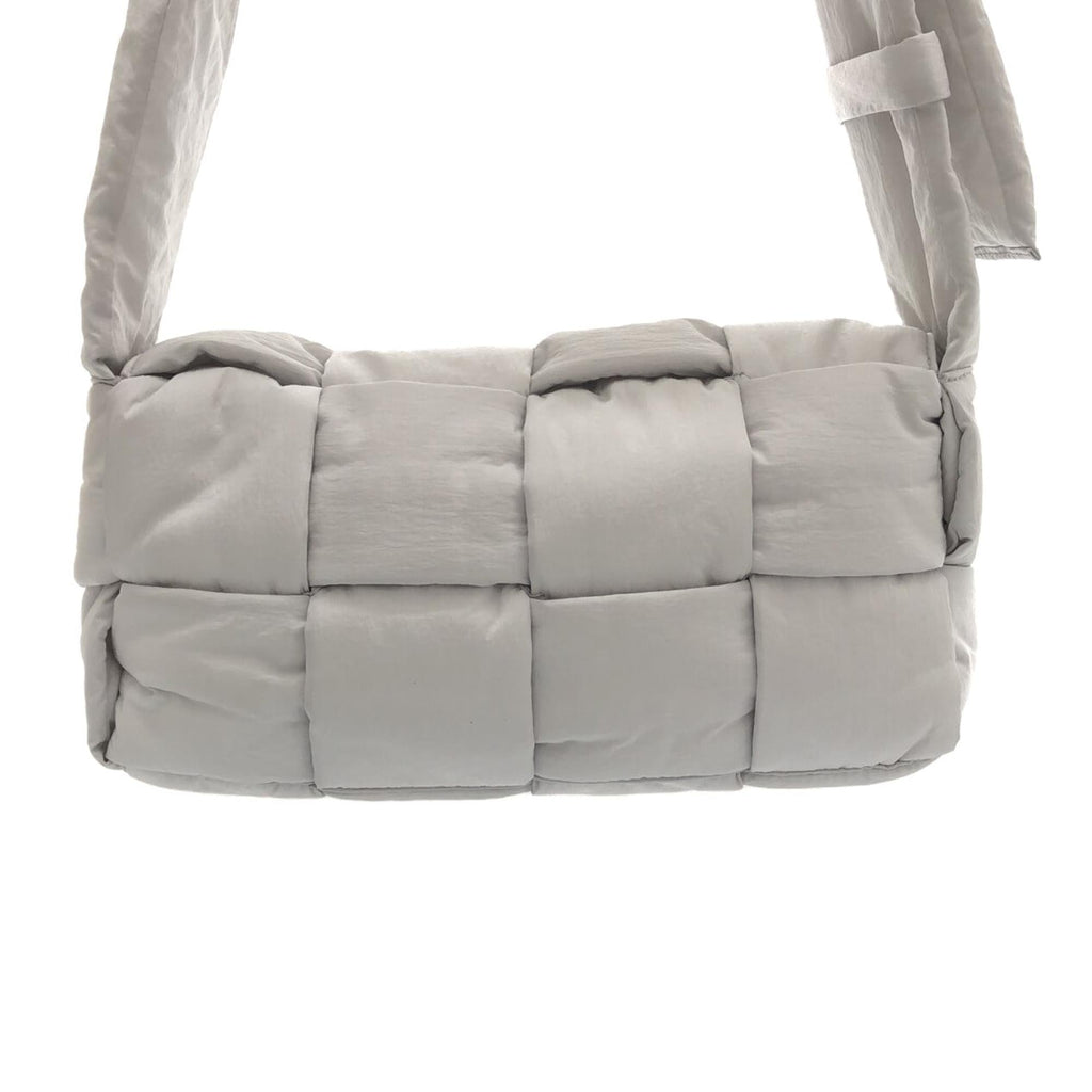Bottega Veneta Medium Padded Tech Cassette Crossbody (SHG-Ih93tb)