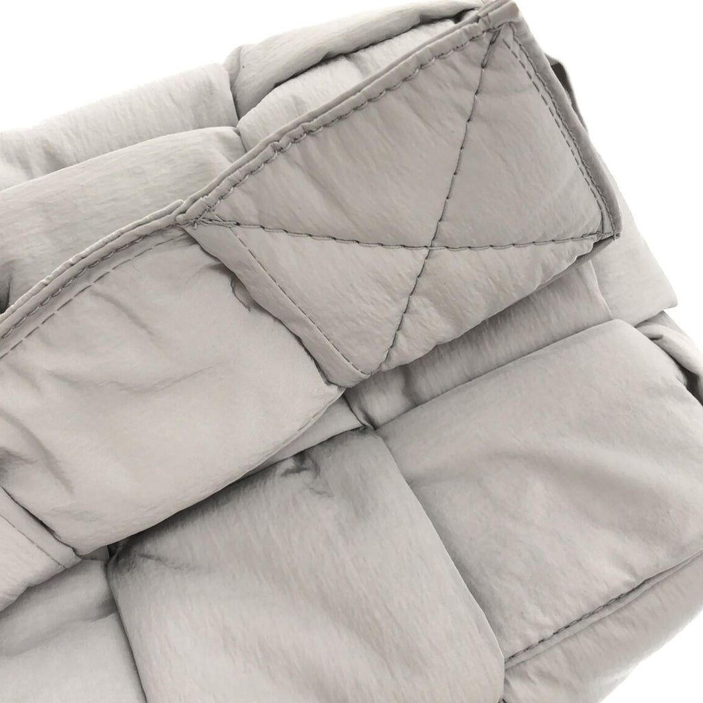 Bottega Veneta Medium Padded Tech Cassette Crossbody (SHG-Ih93tb)