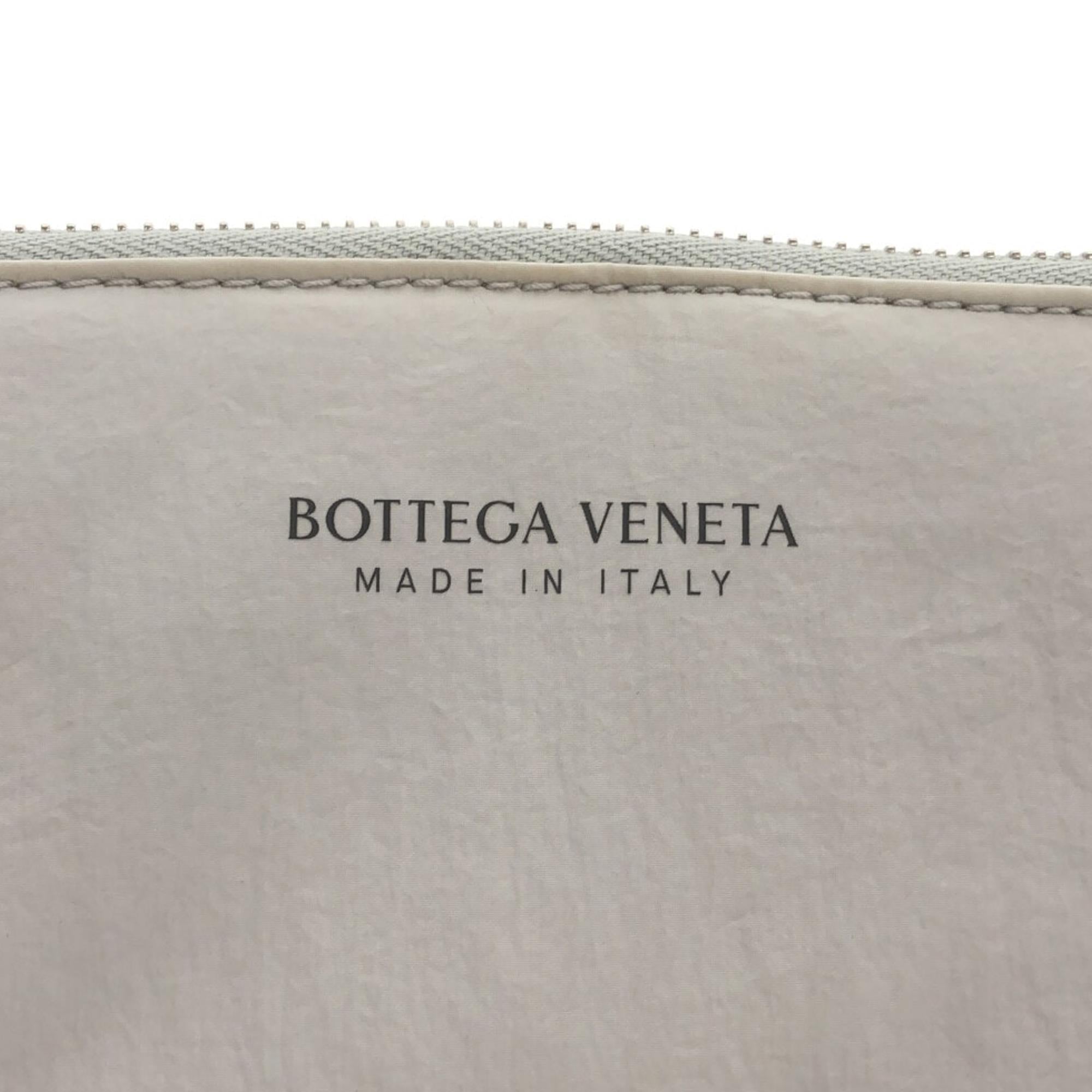 Bottega Veneta Medium Padded Tech Cassette Crossbody (SHG-Ih93tb)