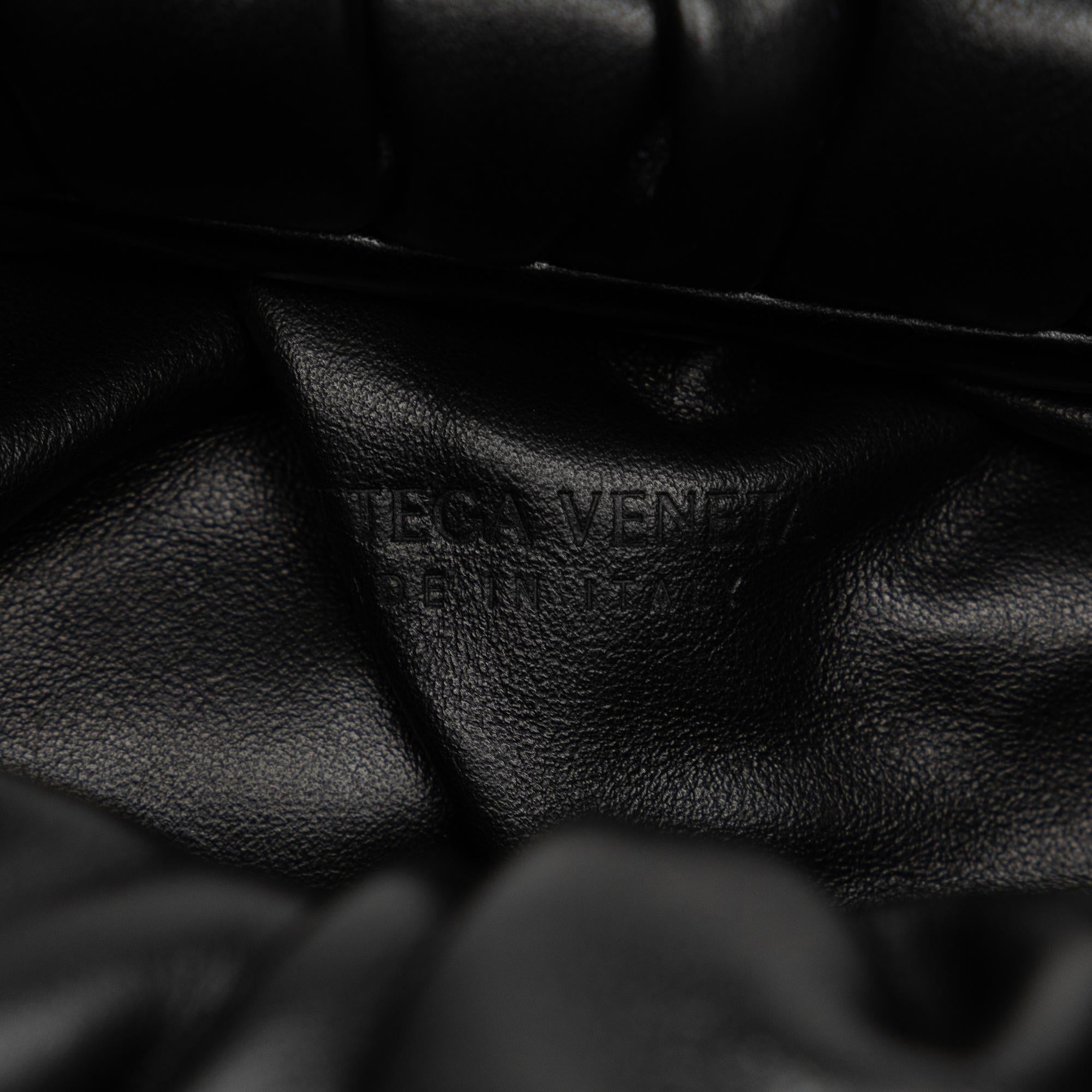 Bottega Veneta Medium The Shoulder Pouch (SHG-OZyB9A)