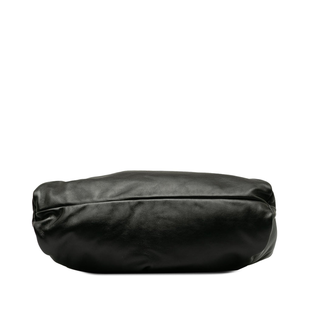 Bottega Veneta Medium The Shoulder Pouch (SHG-Ob0Yvz)