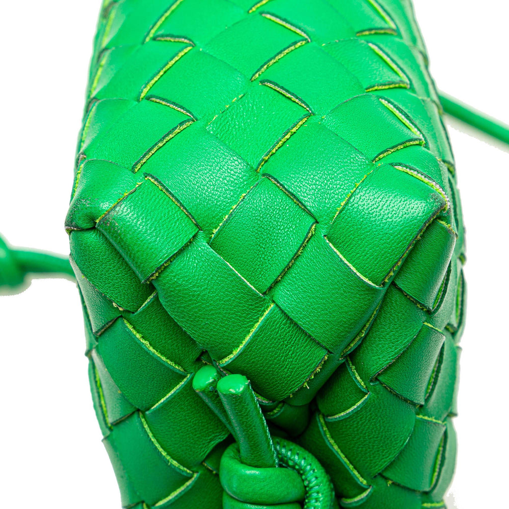 Bottega Veneta Mini Nappa Intrecciato Loop Camera Bag (SHG-AfYRE9)