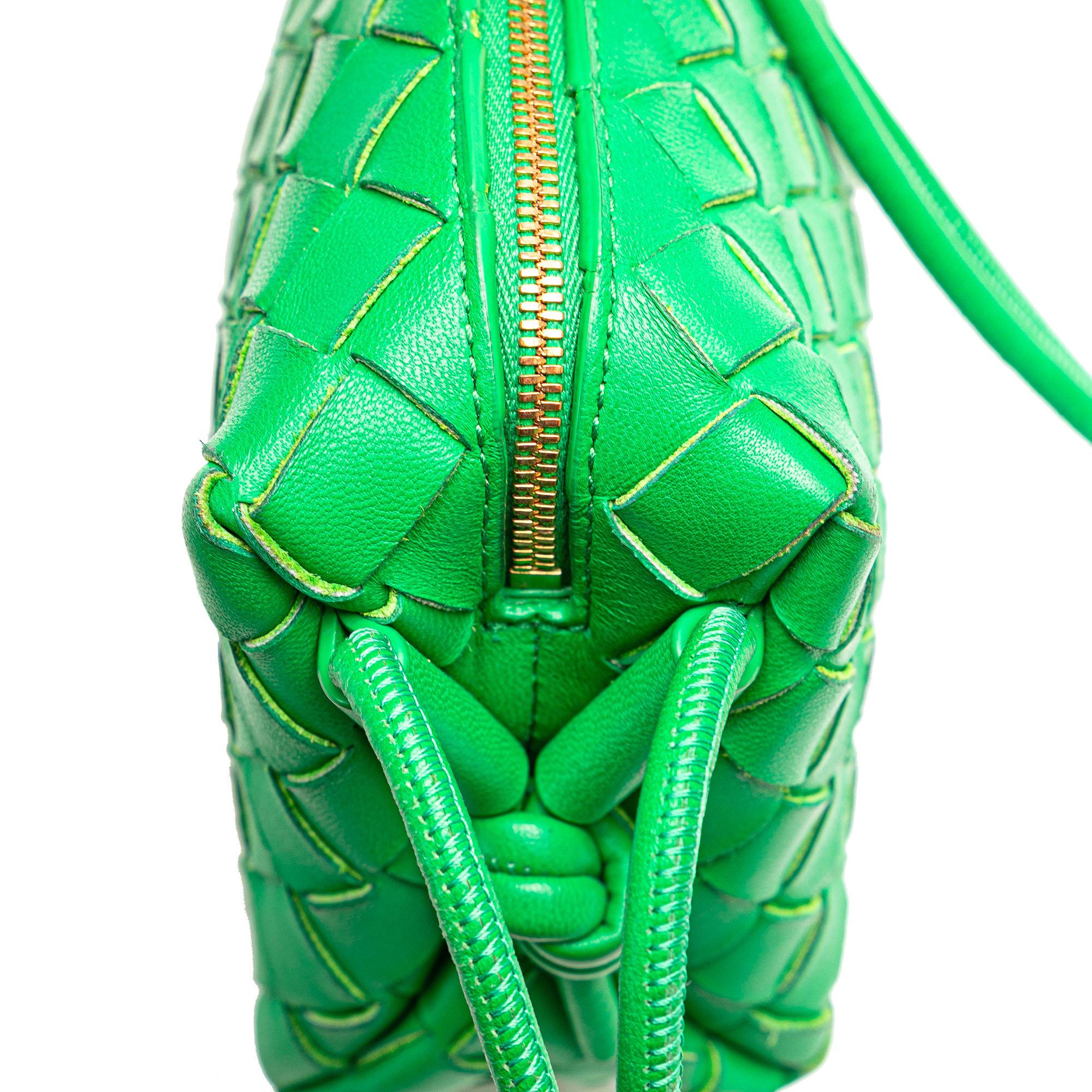 Bottega Veneta Mini Nappa Intrecciato Loop Camera Bag (SHG-AfYRE9)