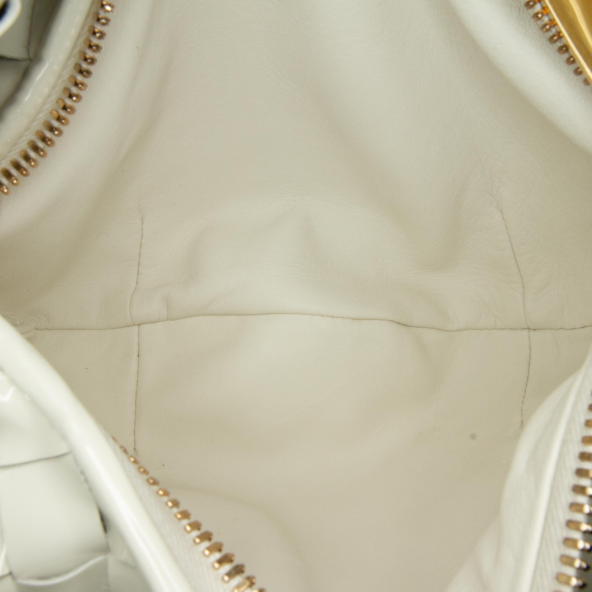 Bottega Veneta Mini Patent Intrecciato Jodie (SHG-ahL82g)