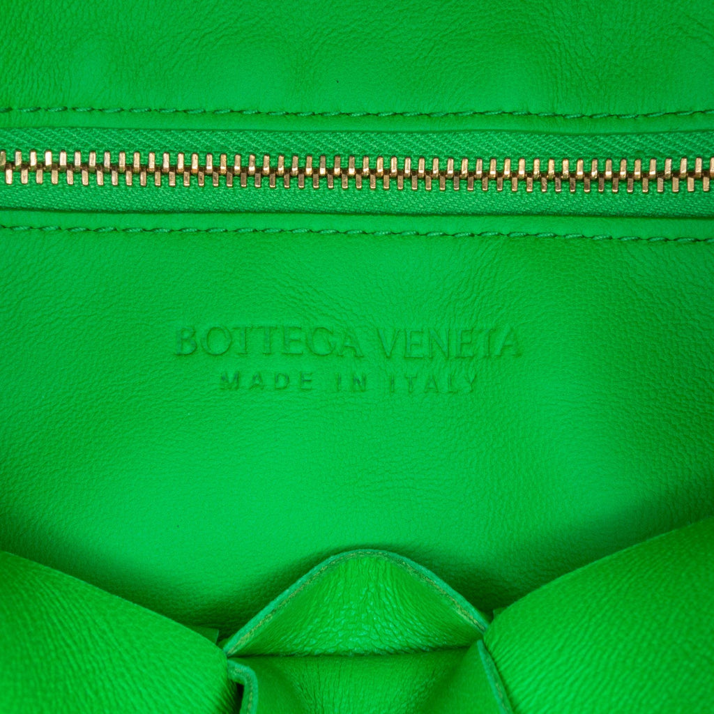 Bottega Veneta Nappa Intrecciato Fringed Cassette Crossbody (SHG-GROzlR)