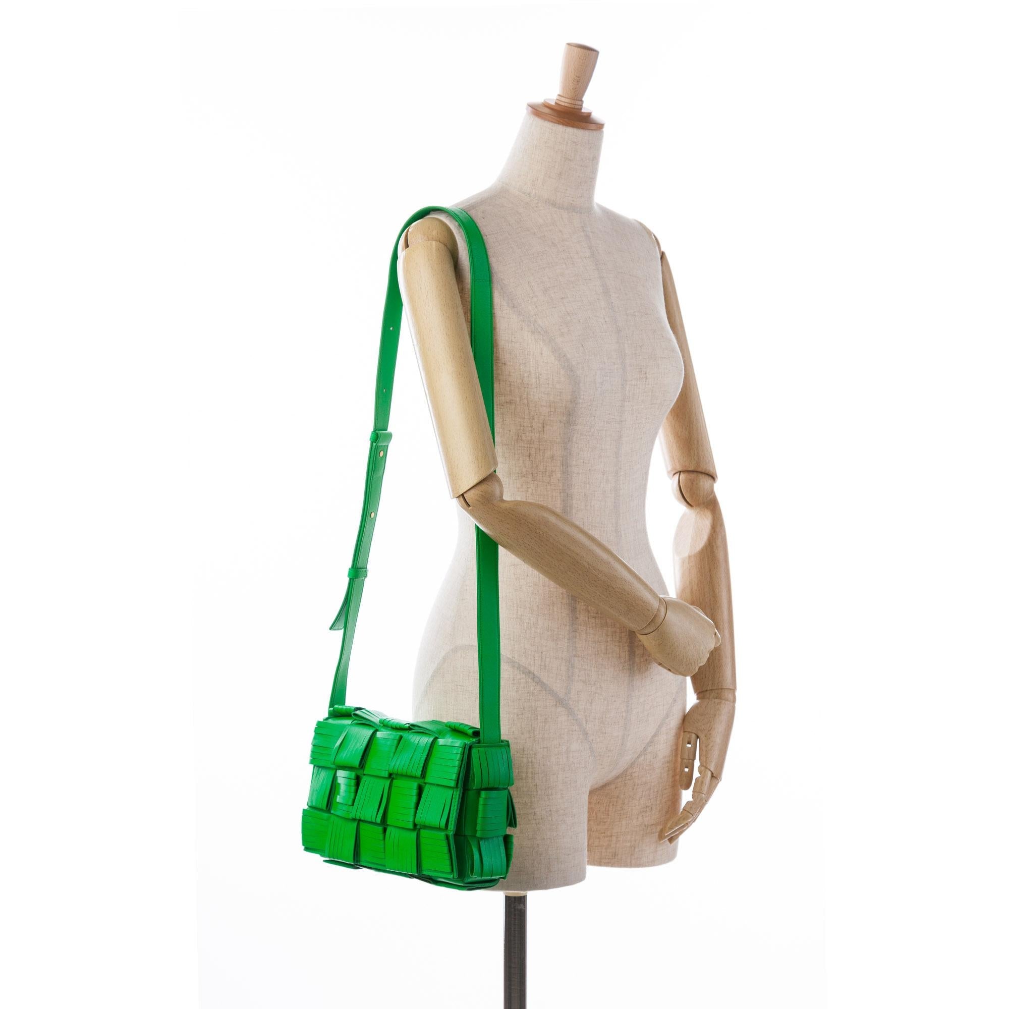 Bottega Veneta Nappa Intrecciato Fringed Cassette Crossbody (SHG-GROzlR)