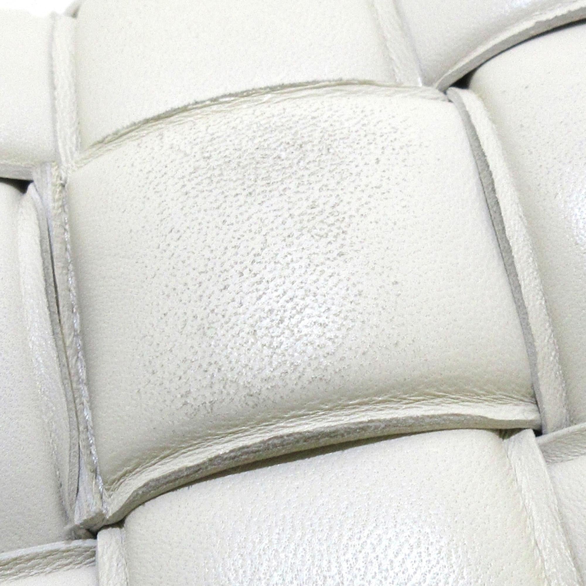 Bottega Veneta Padded Cassette Leather Crossbody Bag (SHG-ivszev)