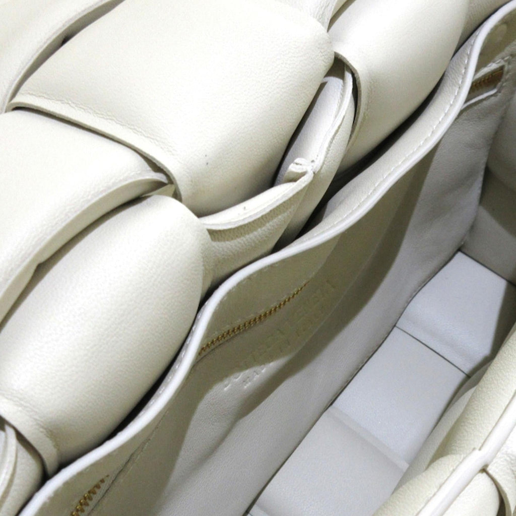 Bottega Veneta Padded Cassette Leather Crossbody Bag (SHG-ivszev)