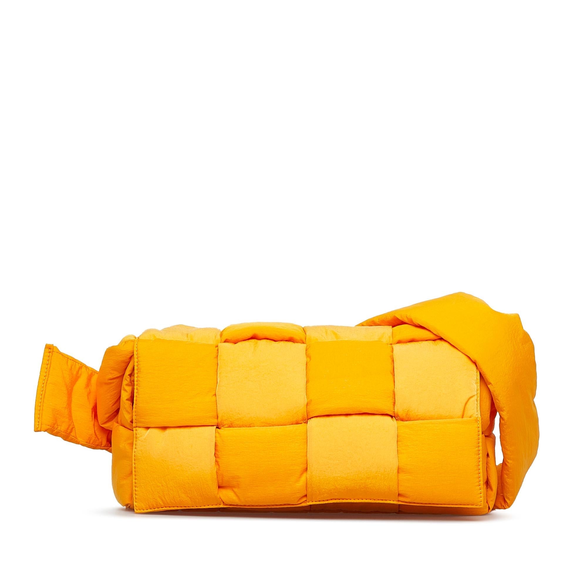 Bottega Veneta Padded Tech Cassette (SHG-aDWnev)
