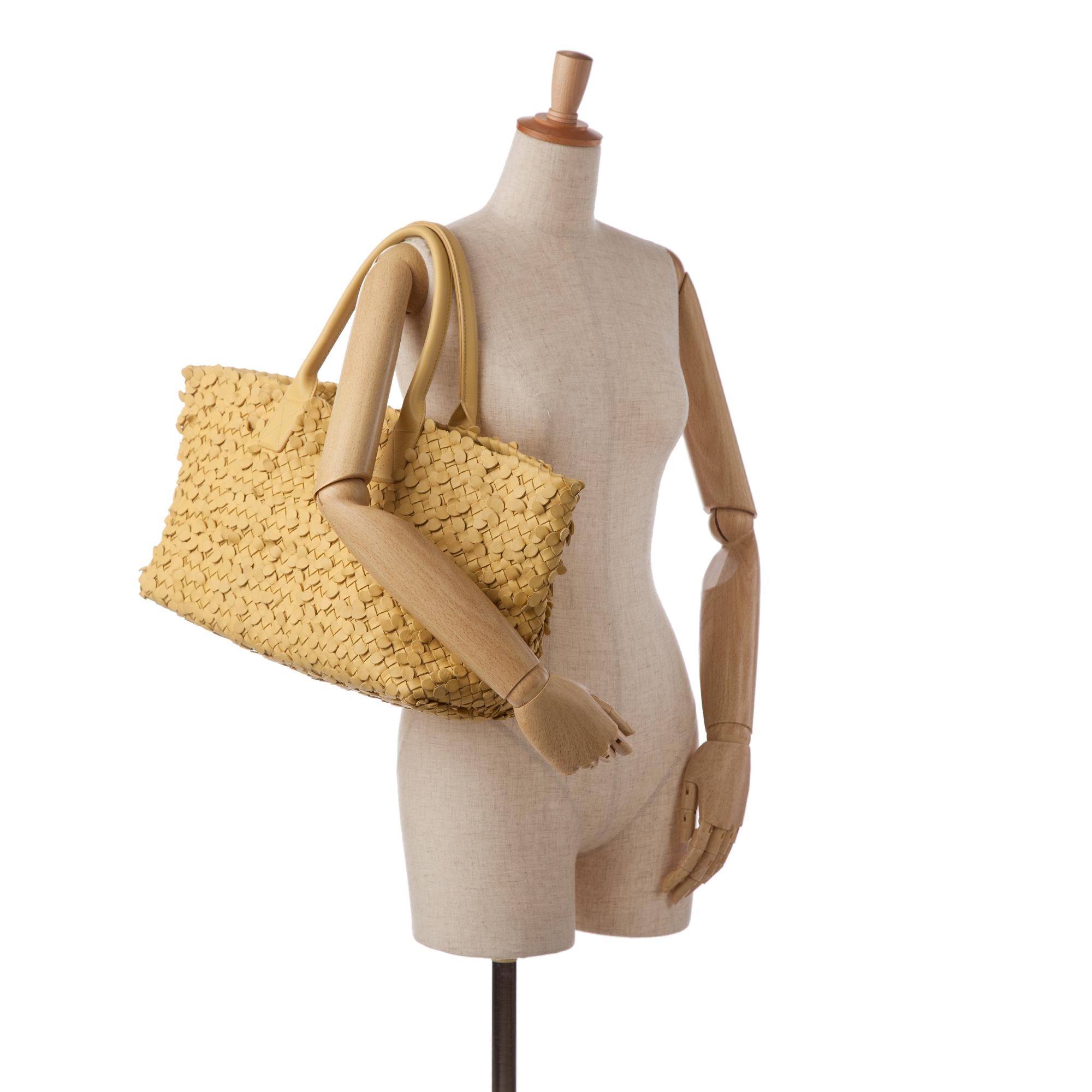 Bottega Veneta Poussin Paillettes Cabat Tote (SHG-uM0GAC)