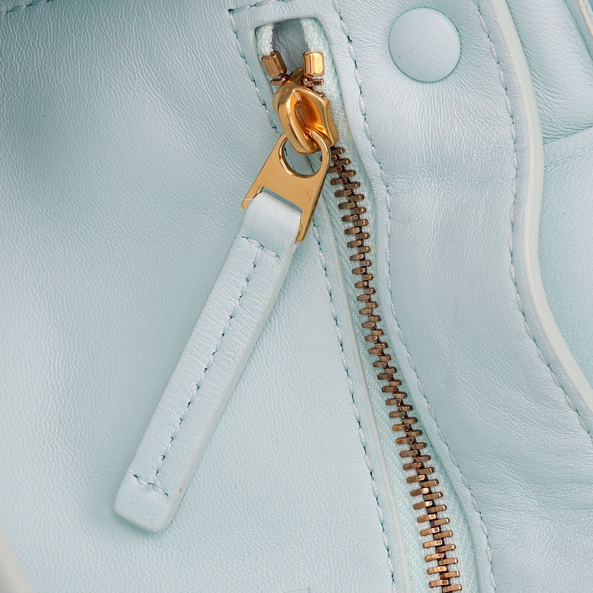 Bottega Veneta Puffed Leather Cassette Crossbody (SHF-WwMbsR)
