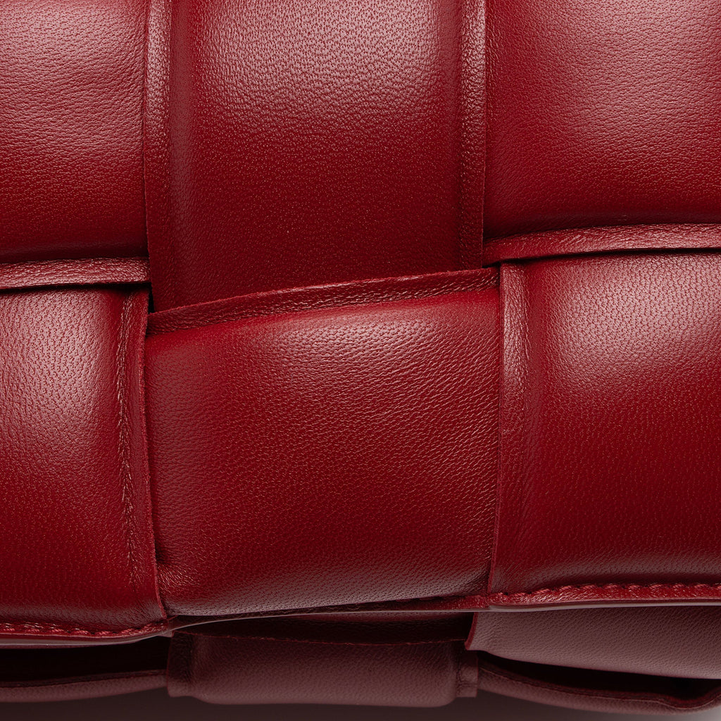 Bottega Veneta Puffed Leather Cassette Crossbody (SHF-WyihDy)