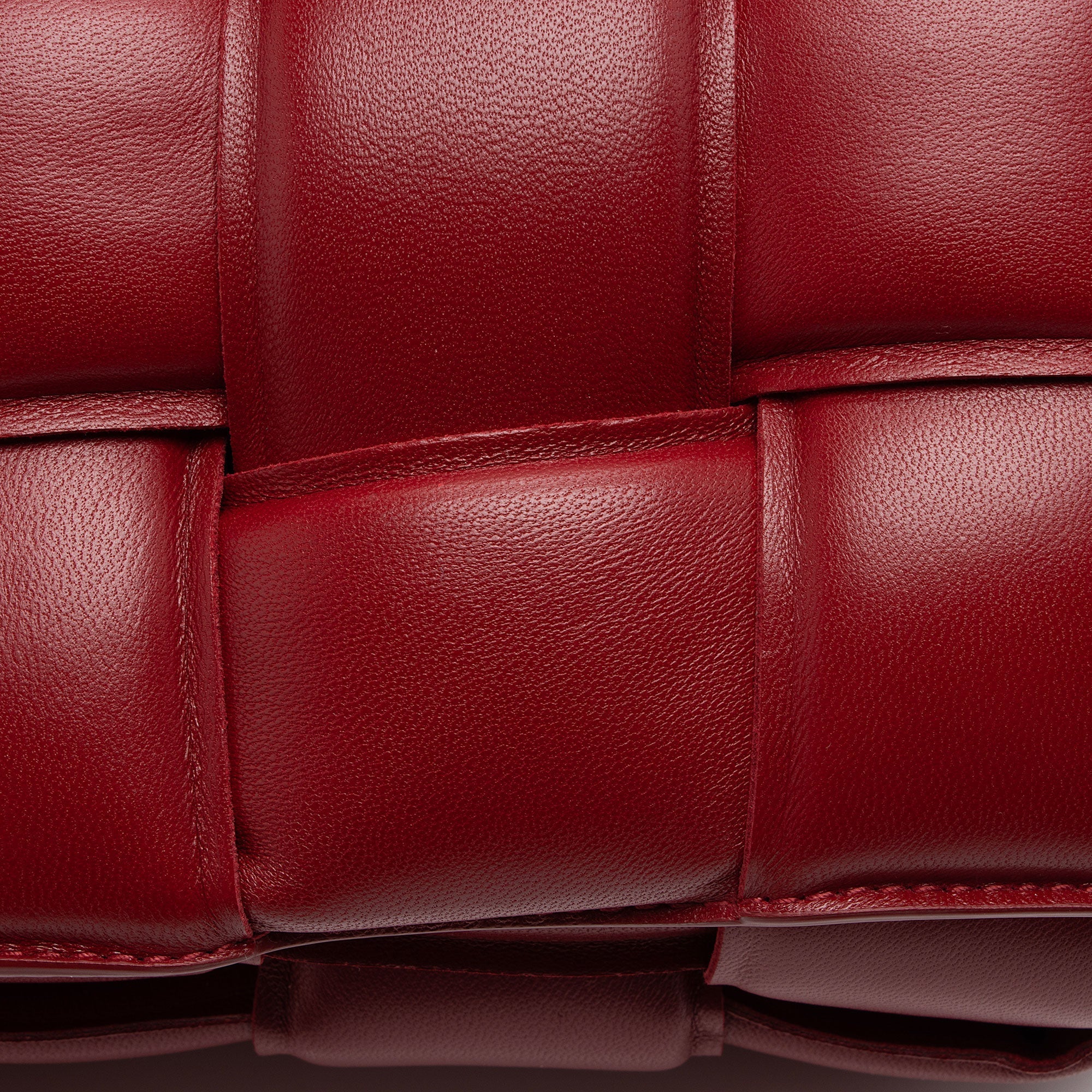 Bottega Veneta Puffed Leather Cassette Crossbody (SHF-WyihDy)