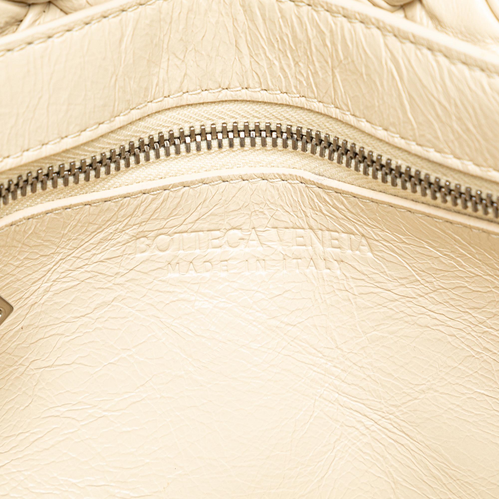 Bottega Veneta Small Intrecciato Rumple Messenger Bag (SHG-N7USVX)