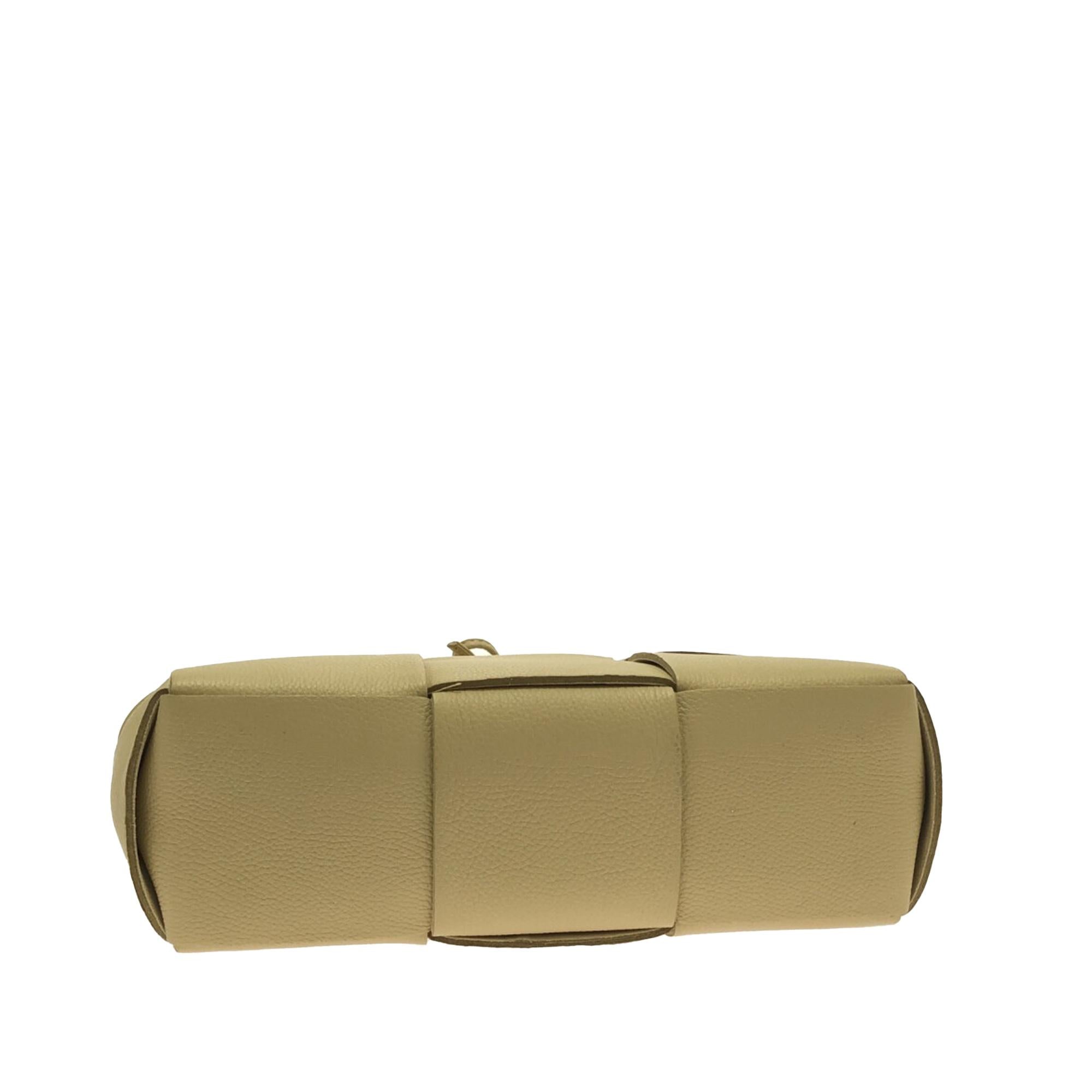 Bottega Veneta Small Maxi Intrecciato Arco Tote (SHG-Trzn18)