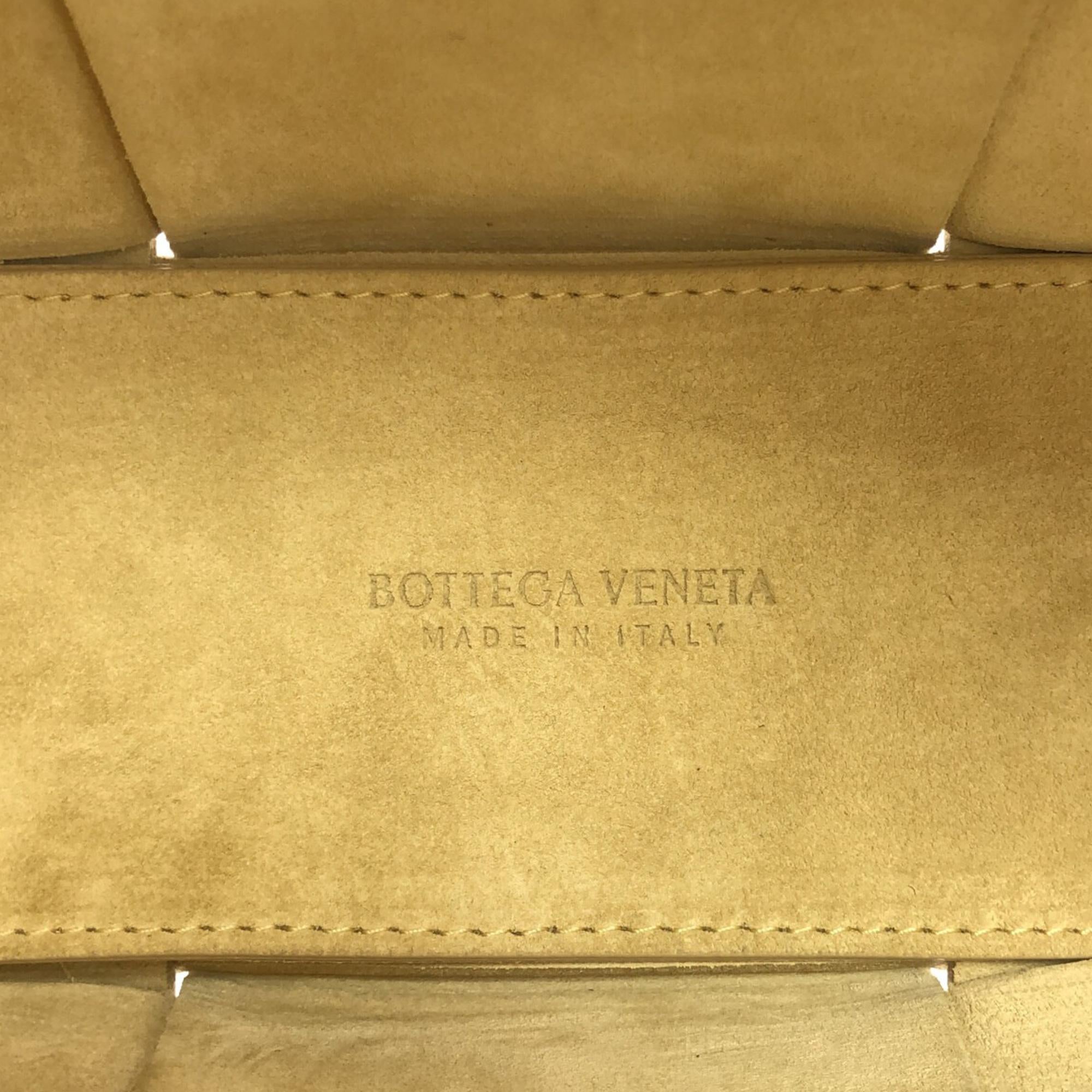 Bottega Veneta Small Maxi Intrecciato Arco Tote (SHG-Trzn18)