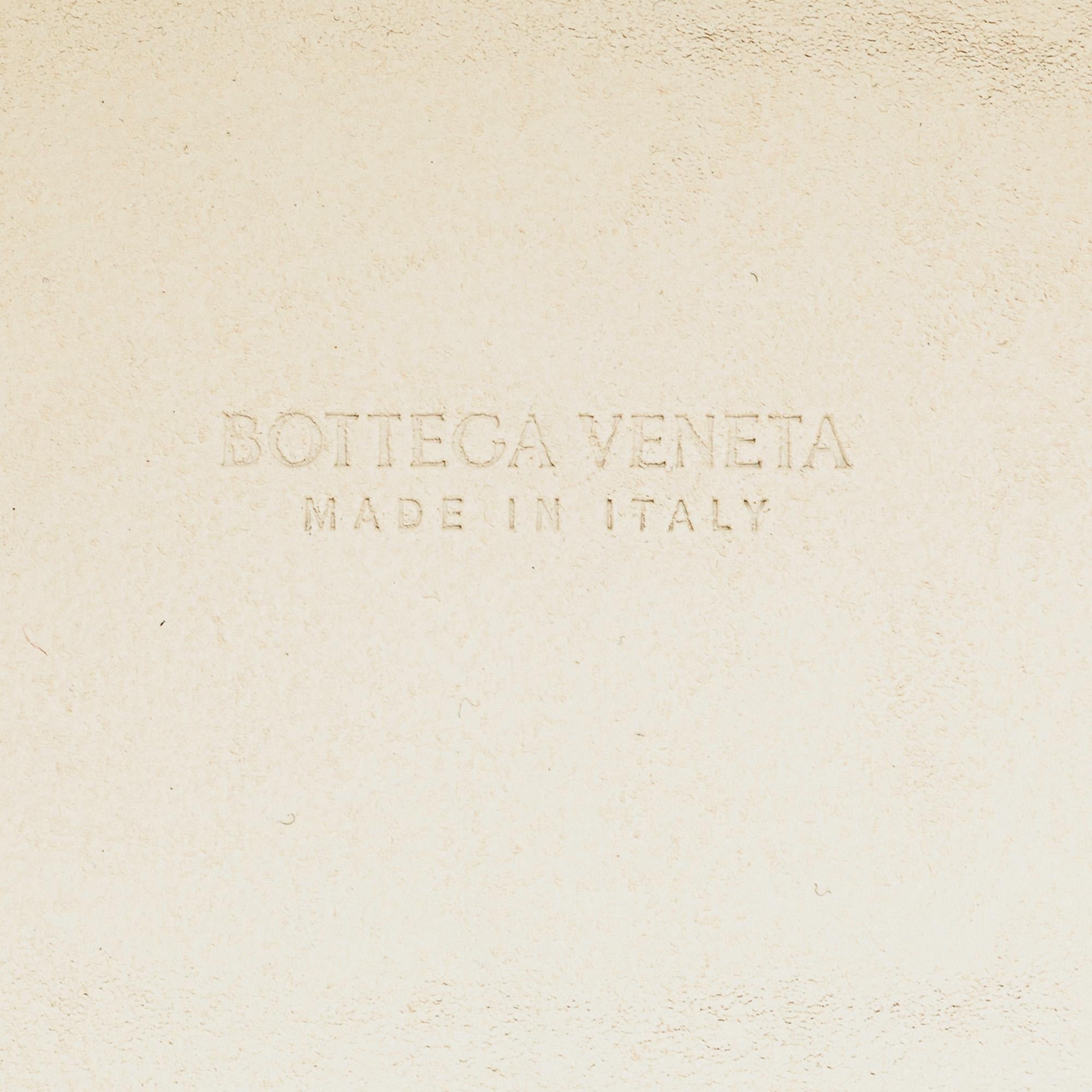 Bottega Veneta Small Maxi Intrecciato Arco Tote (SHG-qlmawG)