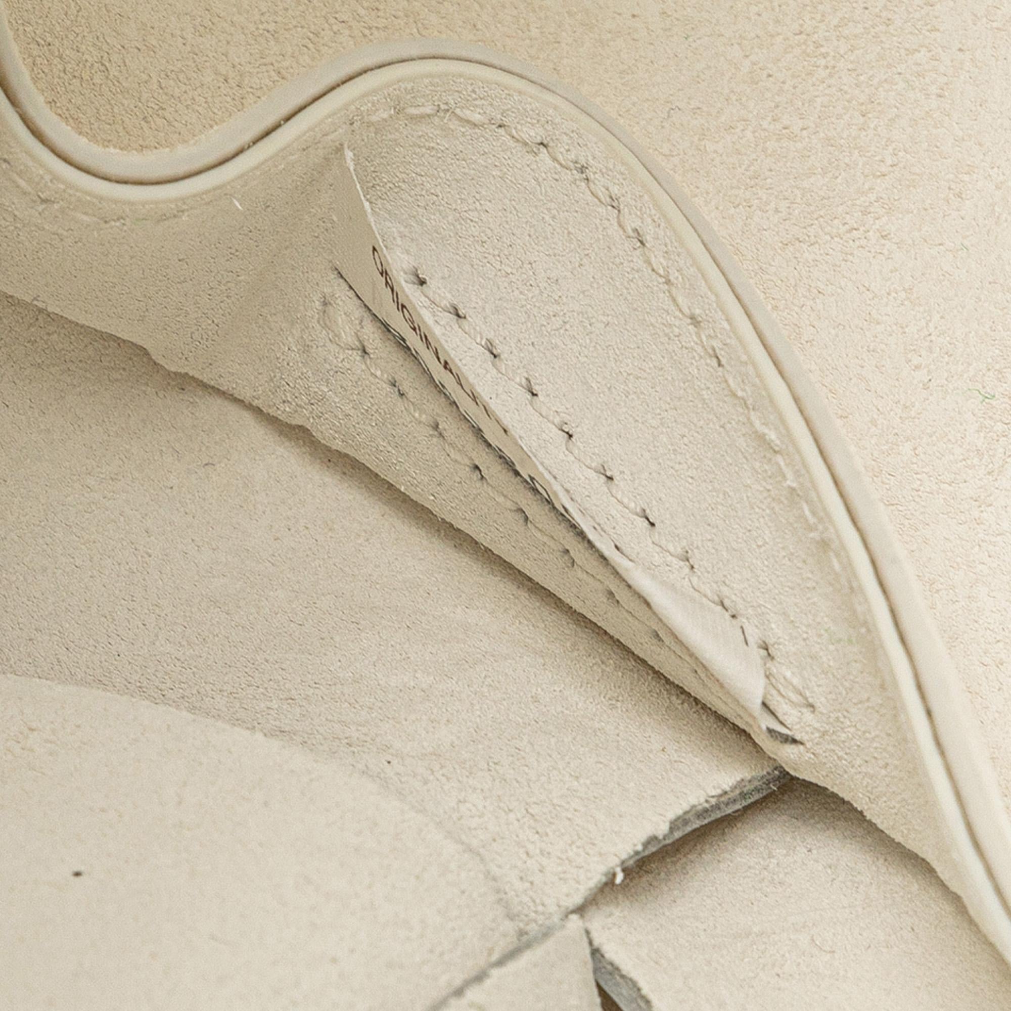 Bottega Veneta Small Maxi Intrecciato Arco Tote (SHG-qlmawG)