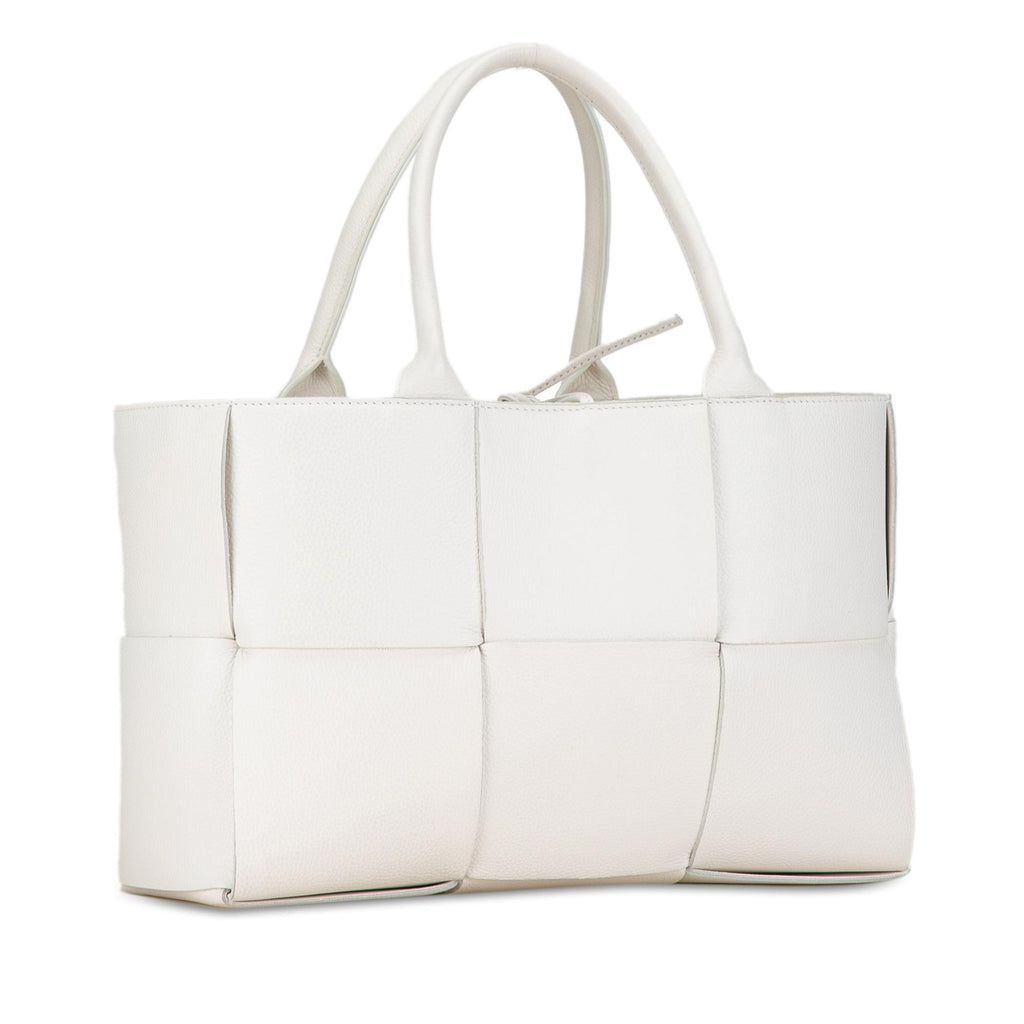 Bottega Veneta Small Maxi Intrecciato Arco Tote (SHG-qlmawG)
