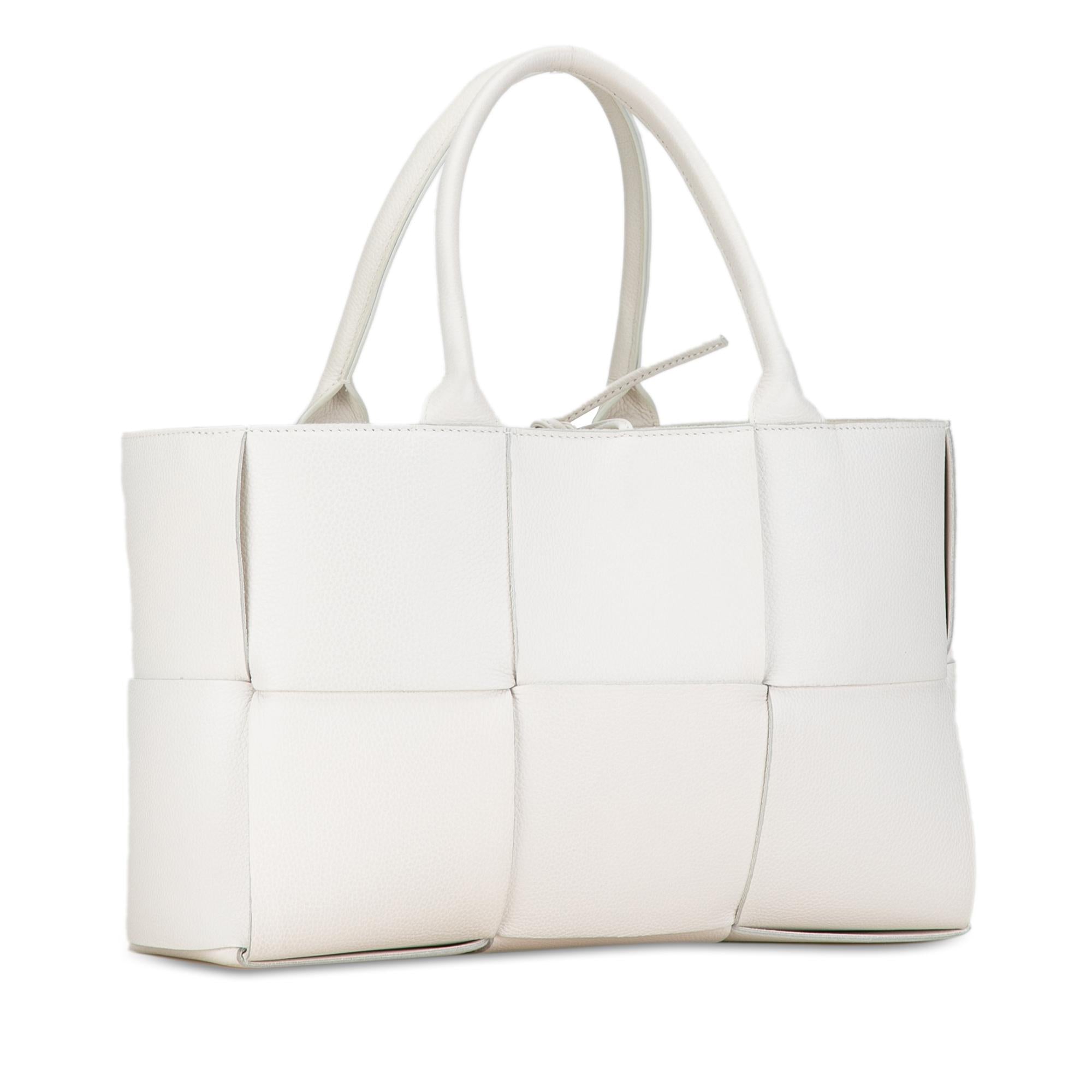 Bottega Veneta Small Maxi Intrecciato Arco Tote (SHG-qlmawG)