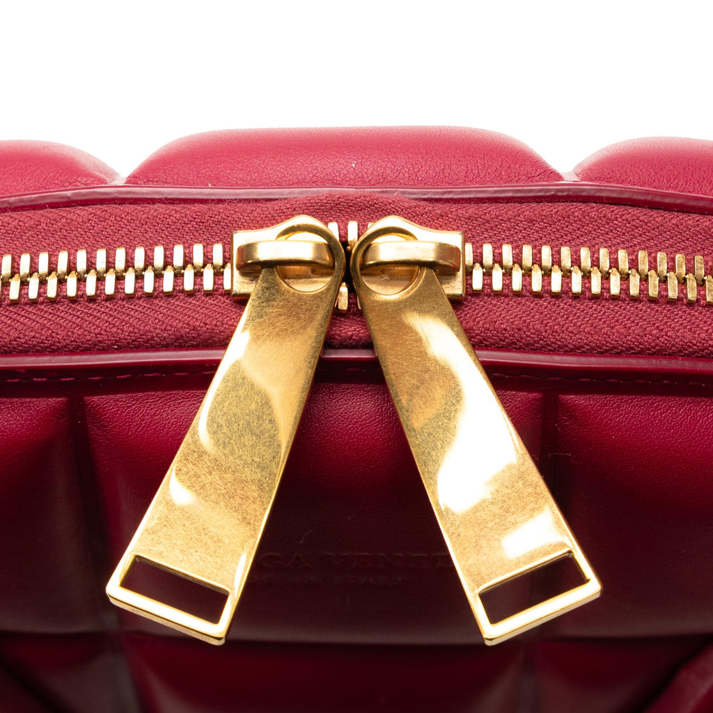 Bottega Veneta Small Padded Swoop Bag (SHG-QMSt6k)
