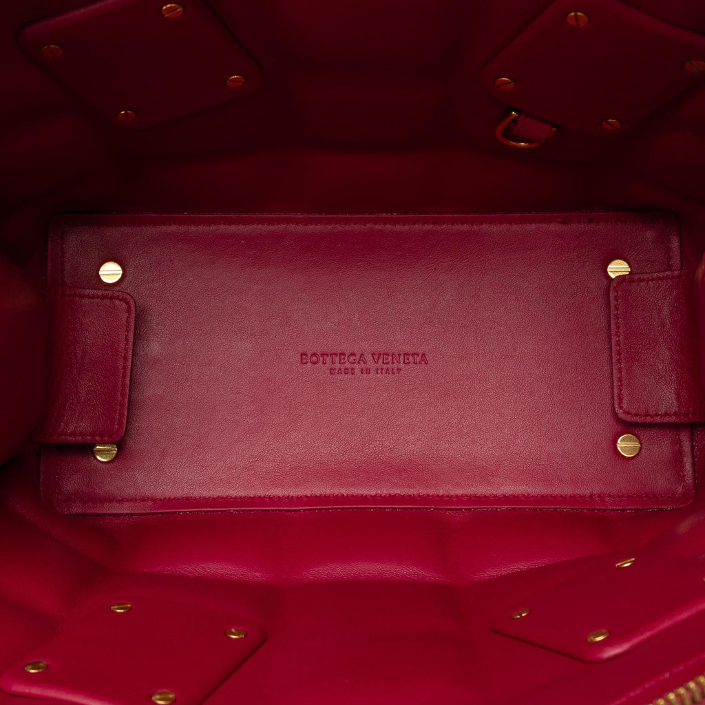 Bottega Veneta Small Padded Swoop Bag (SHG-QMSt6k)