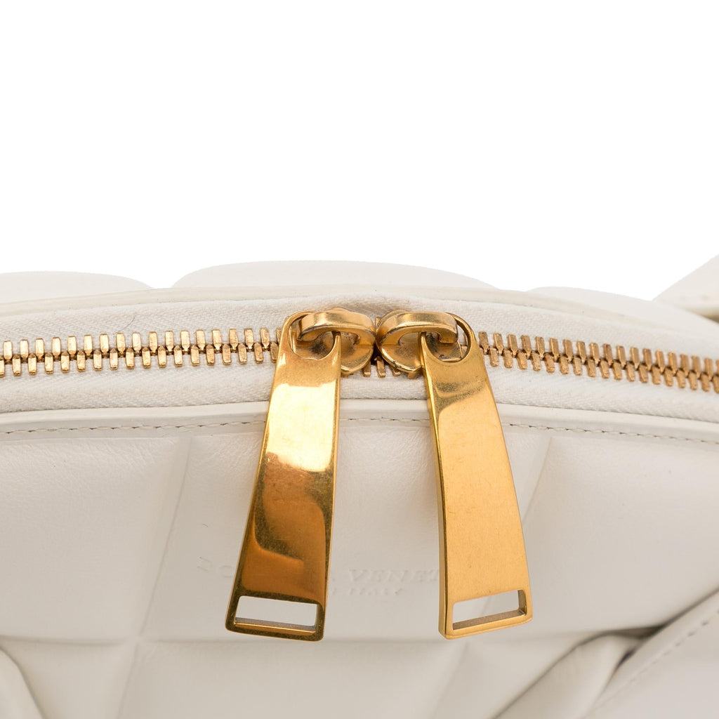 Bottega Veneta Small Padded Swoop Bag (SHG-sGUJs0)