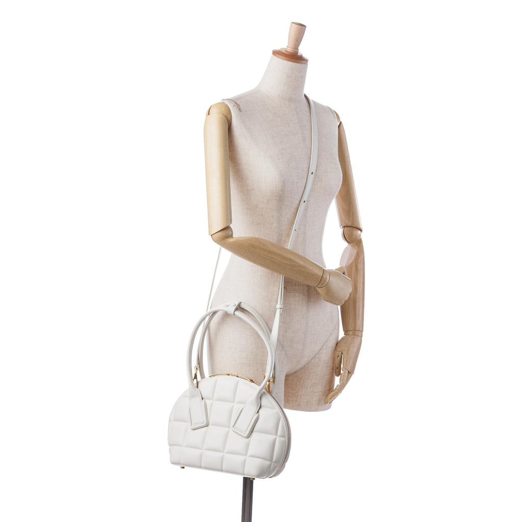 Bottega Veneta Small Padded Swoop Bag (SHG-sGUJs0)