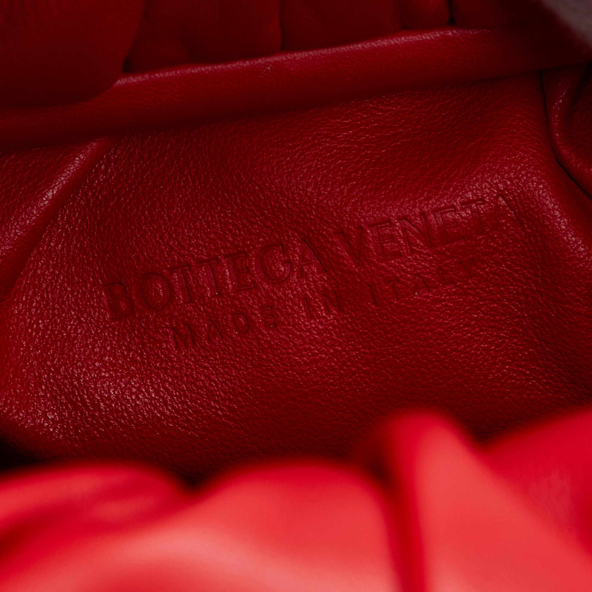 Bottega Veneta Small The Shoulder Pouch (SHG-eInzhP)