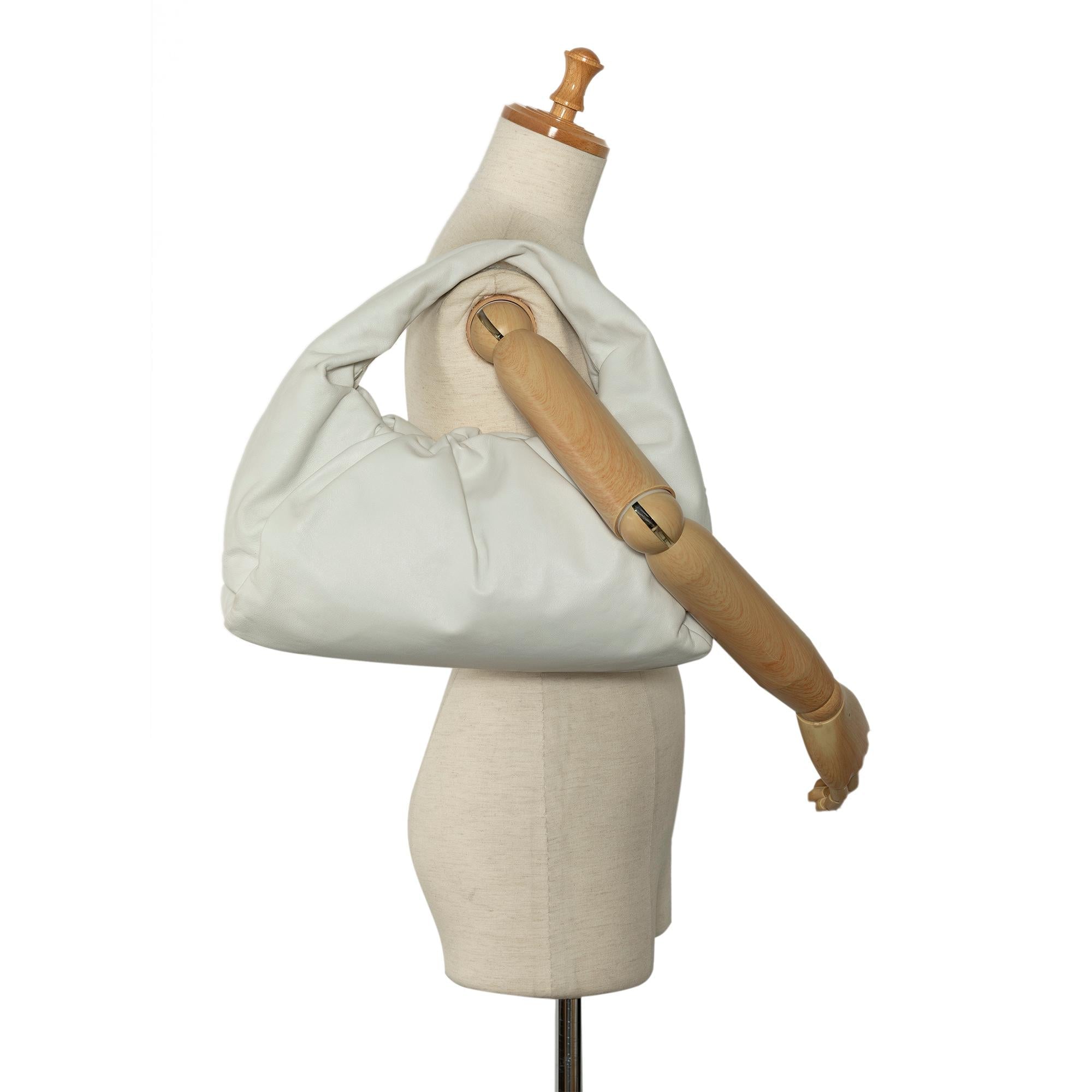 Bottega Veneta Small The Shoulder Pouch (SHG-bYVvdG)