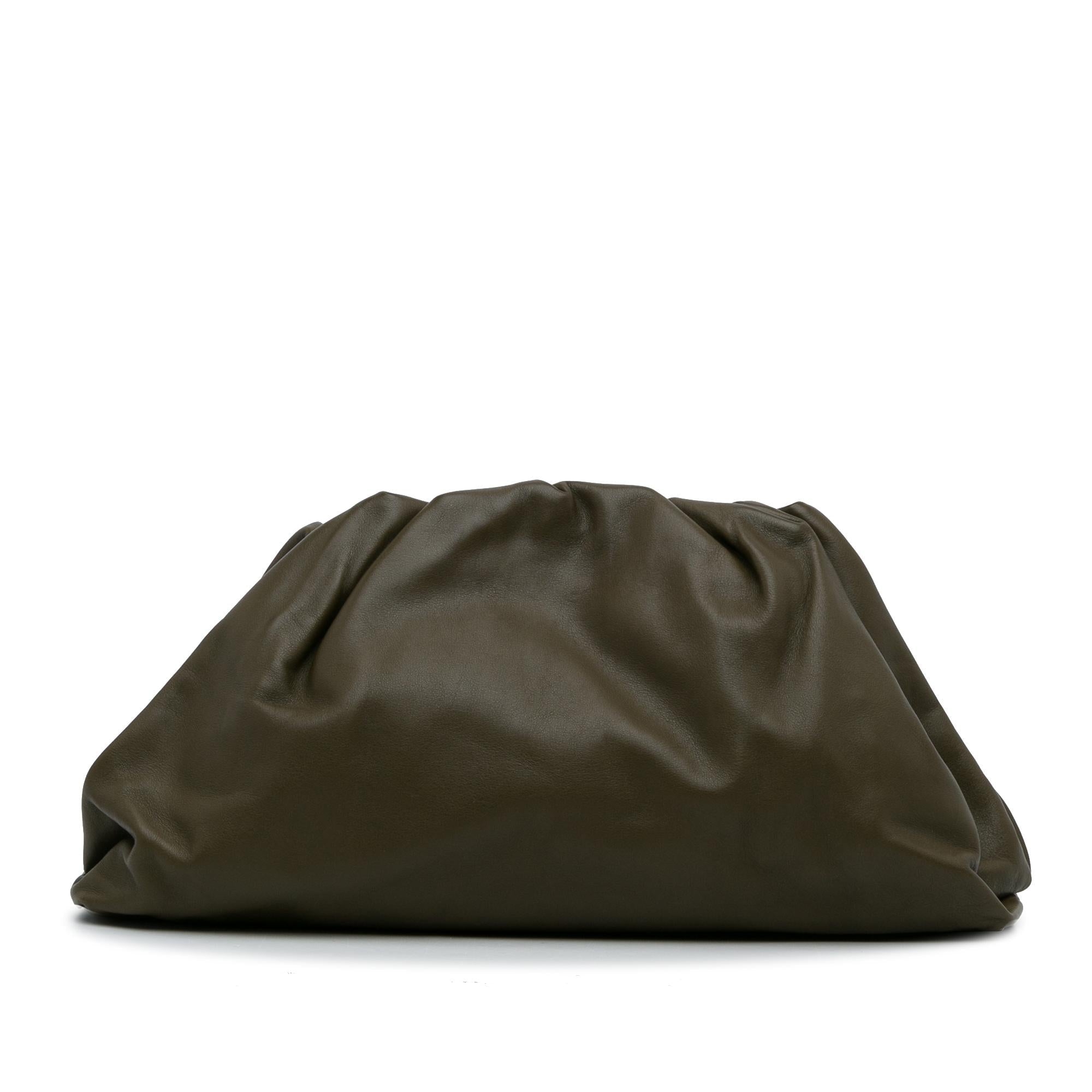 Bottega Veneta Teen Pouch (SHG-mg8Euk)
