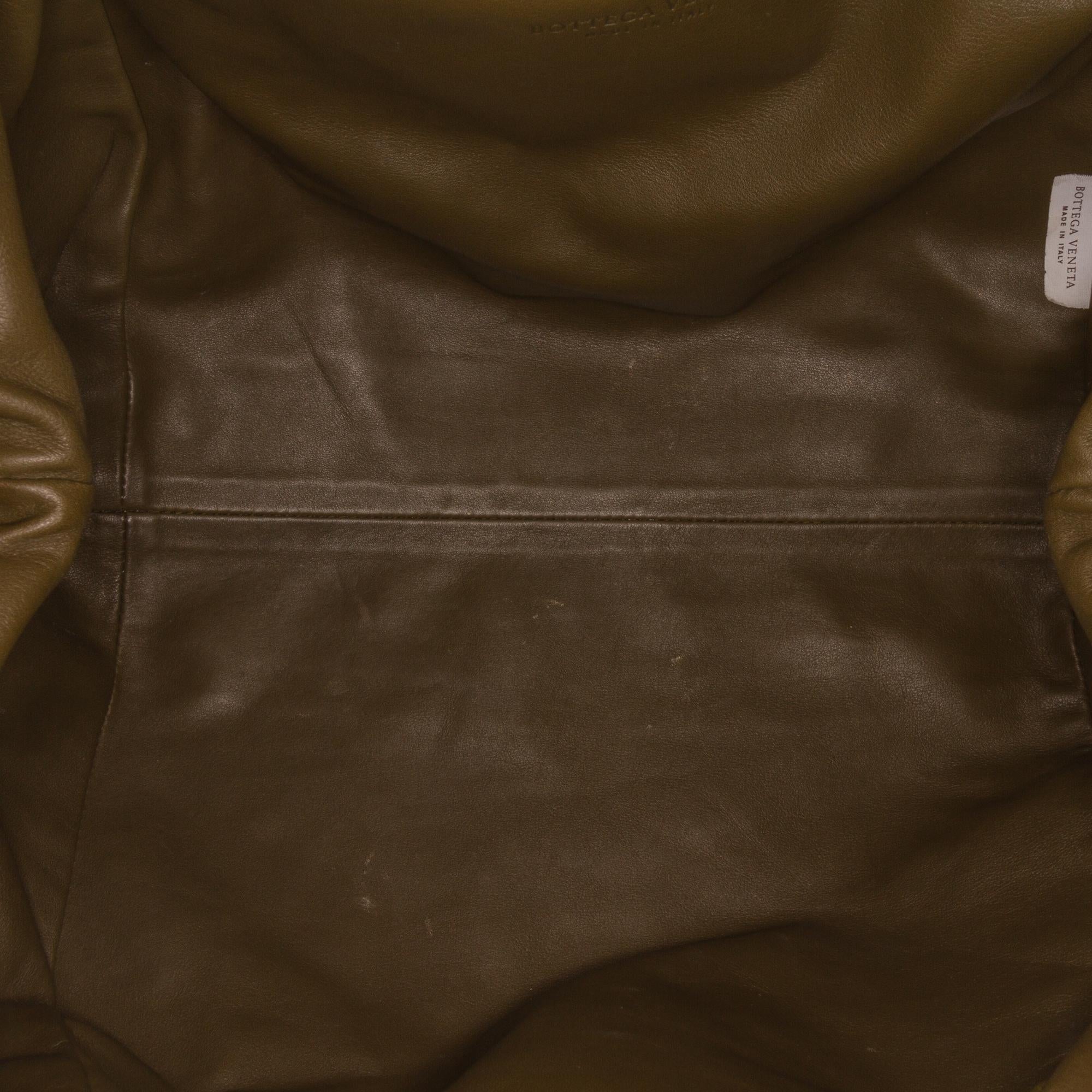 Bottega Veneta Teen Pouch (SHG-mg8Euk)
