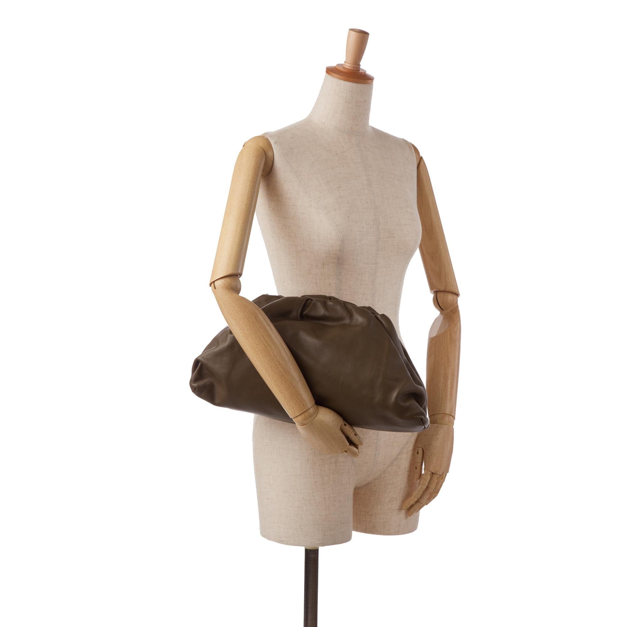 Bottega Veneta Teen Pouch (SHG-mg8Euk)