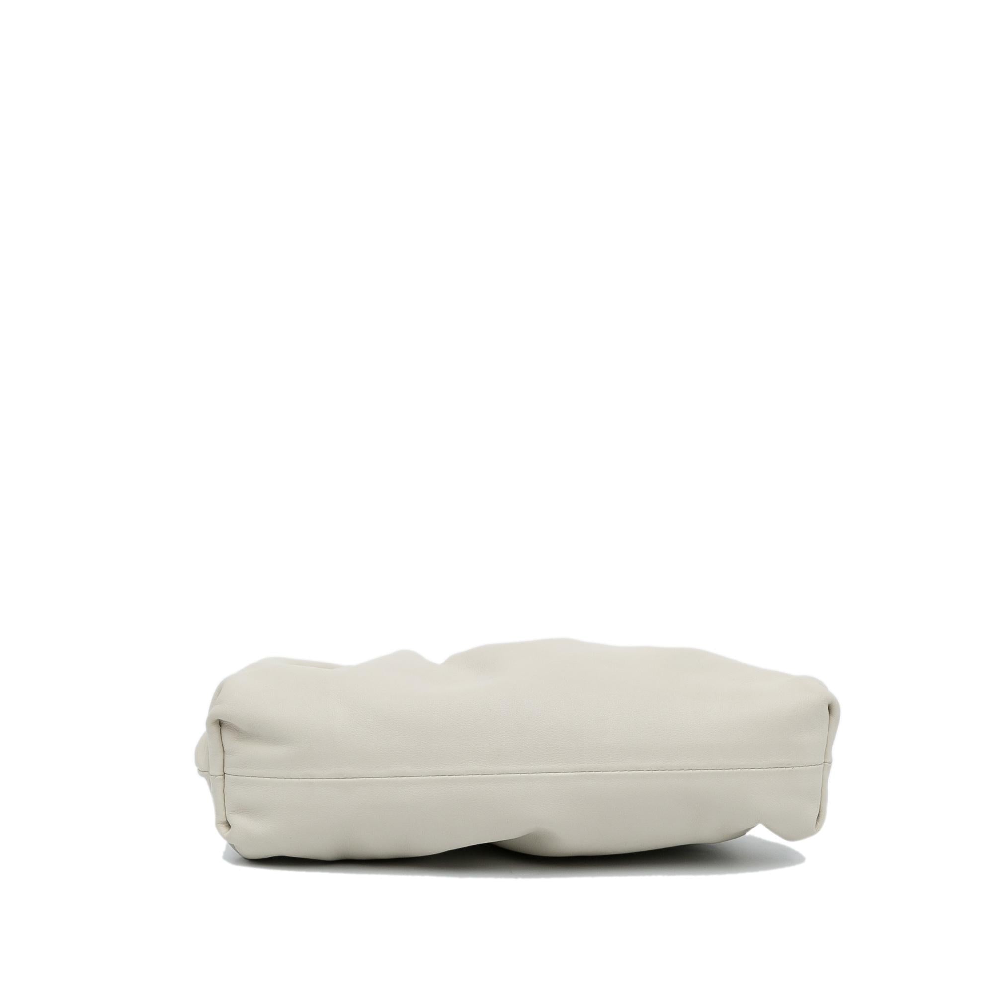 Bottega Veneta The Mini Pouch (SHG-hrtdsy)