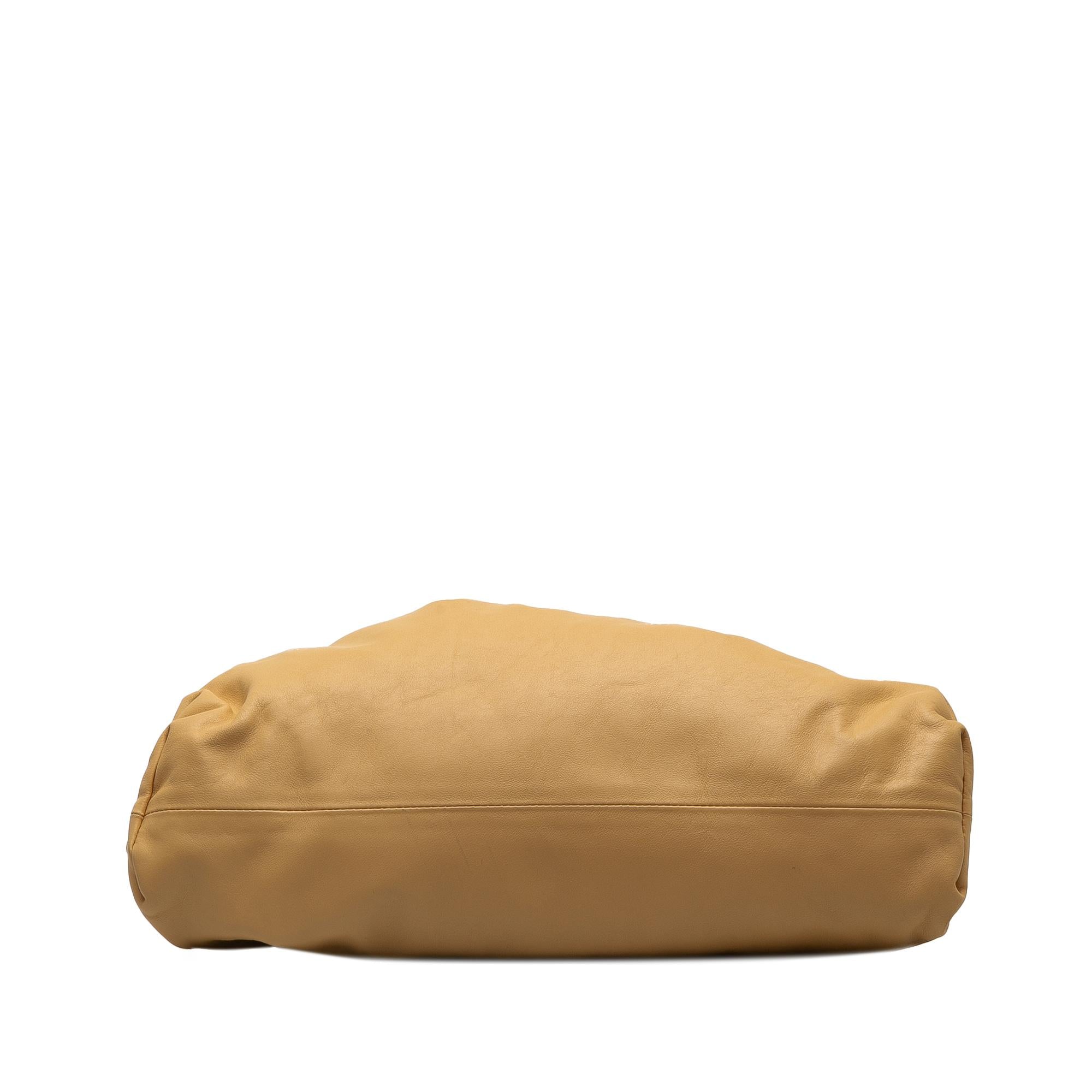 Bottega Veneta The Pouch Clutch (SHG-Fu2vI1)