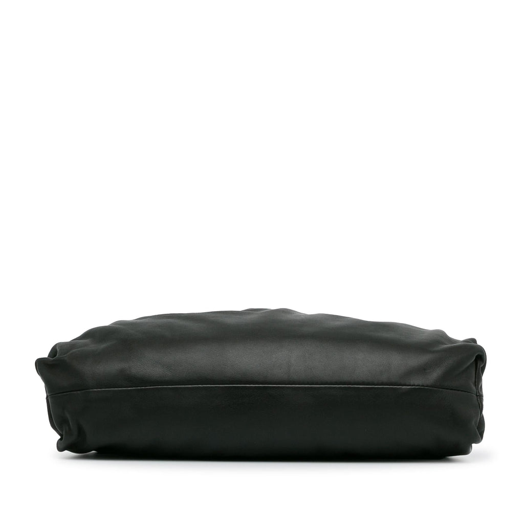 Bottega Veneta The Pouch Clutch (SHG-lpaDv5)