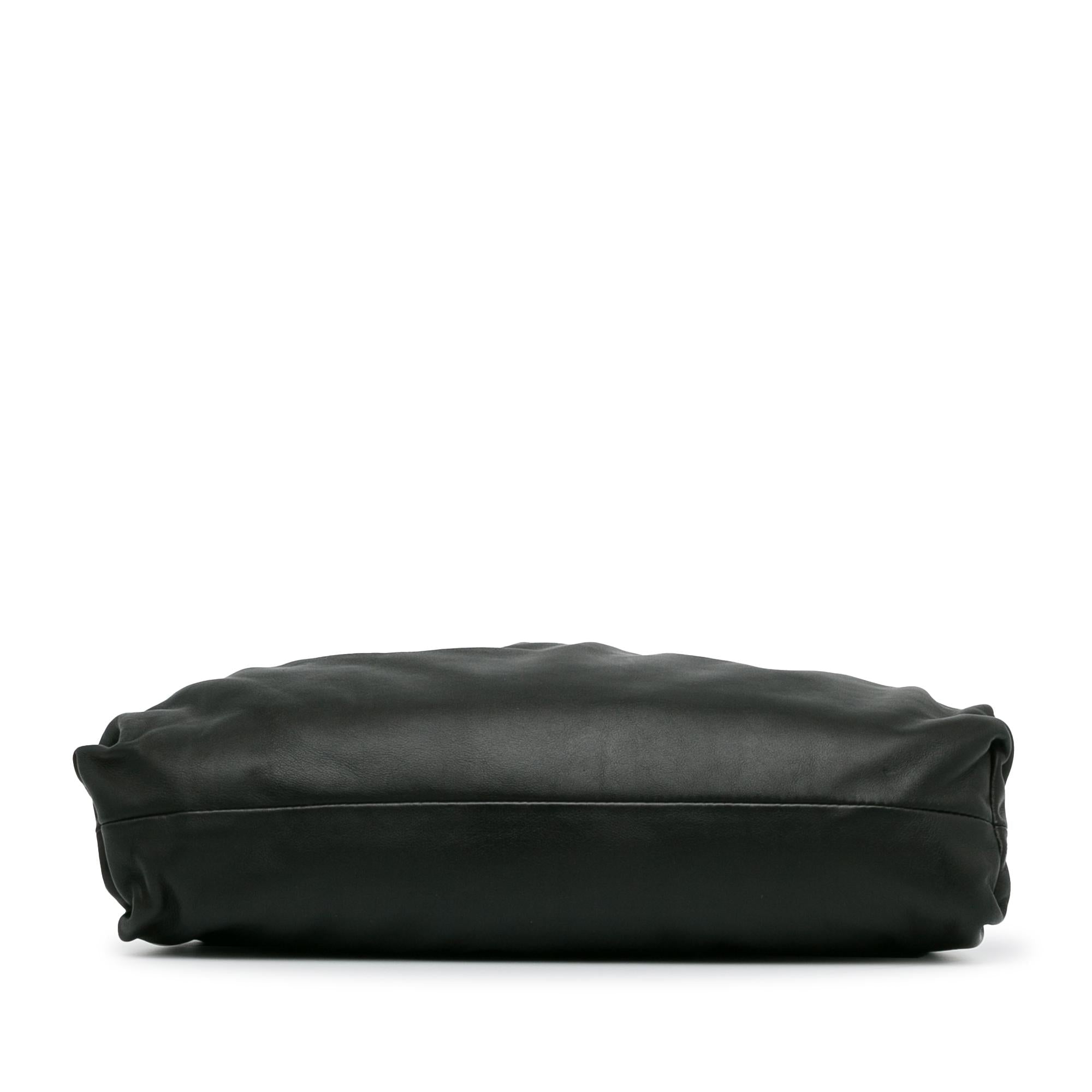 Bottega Veneta The Pouch Clutch (SHG-lpaDv5)