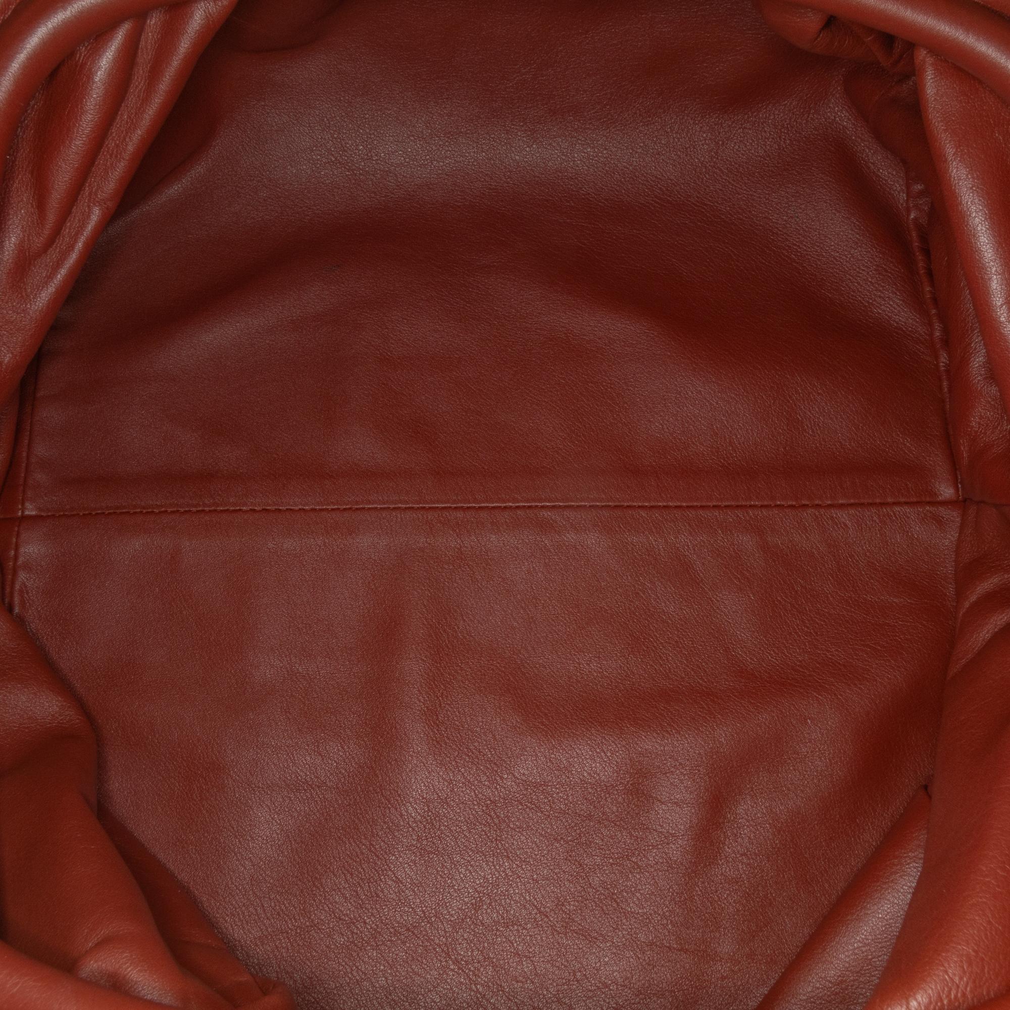Bottega Veneta The Pouch Clutch (SHG-2ItxmJ)