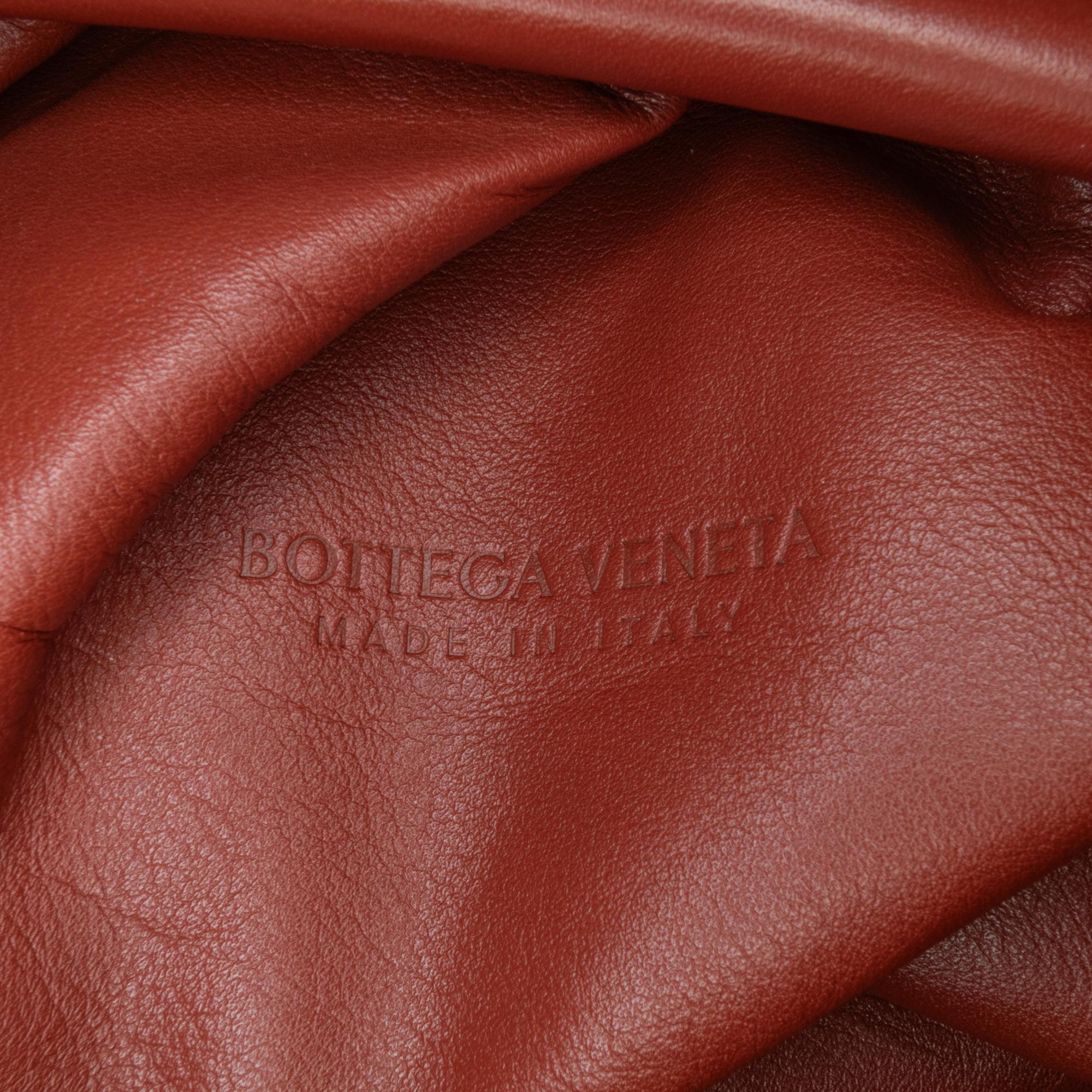 Bottega Veneta The Pouch Clutch (SHG-2ItxmJ)