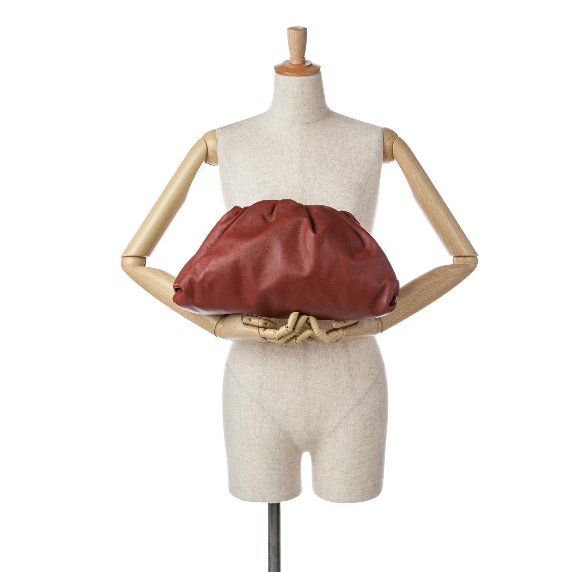 Bottega Veneta The Pouch Clutch (SHG-2ItxmJ)