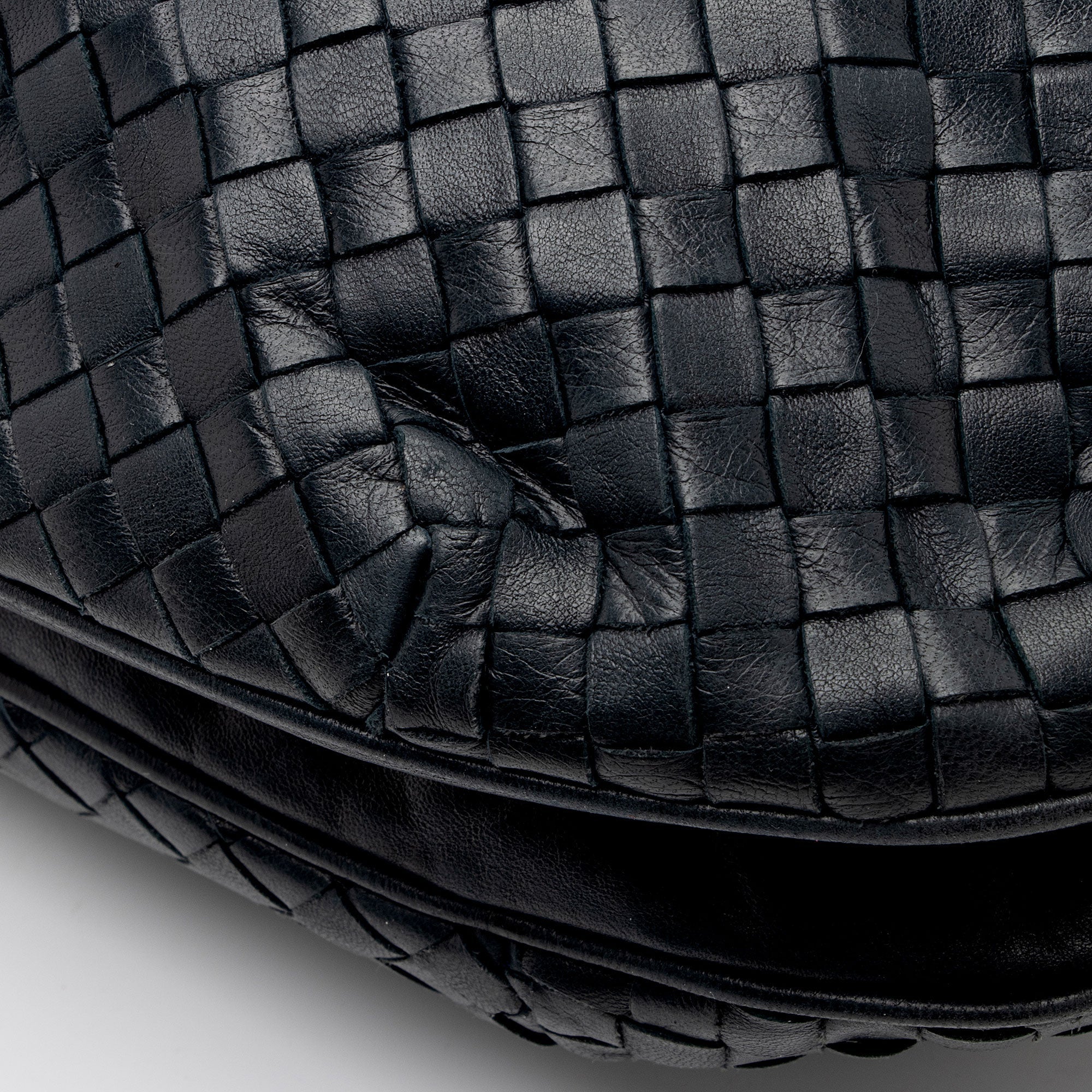 Bottega Veneta Vintage Intrecciato Nappa Drawstring Crossbody (SHF-oaFdRX)